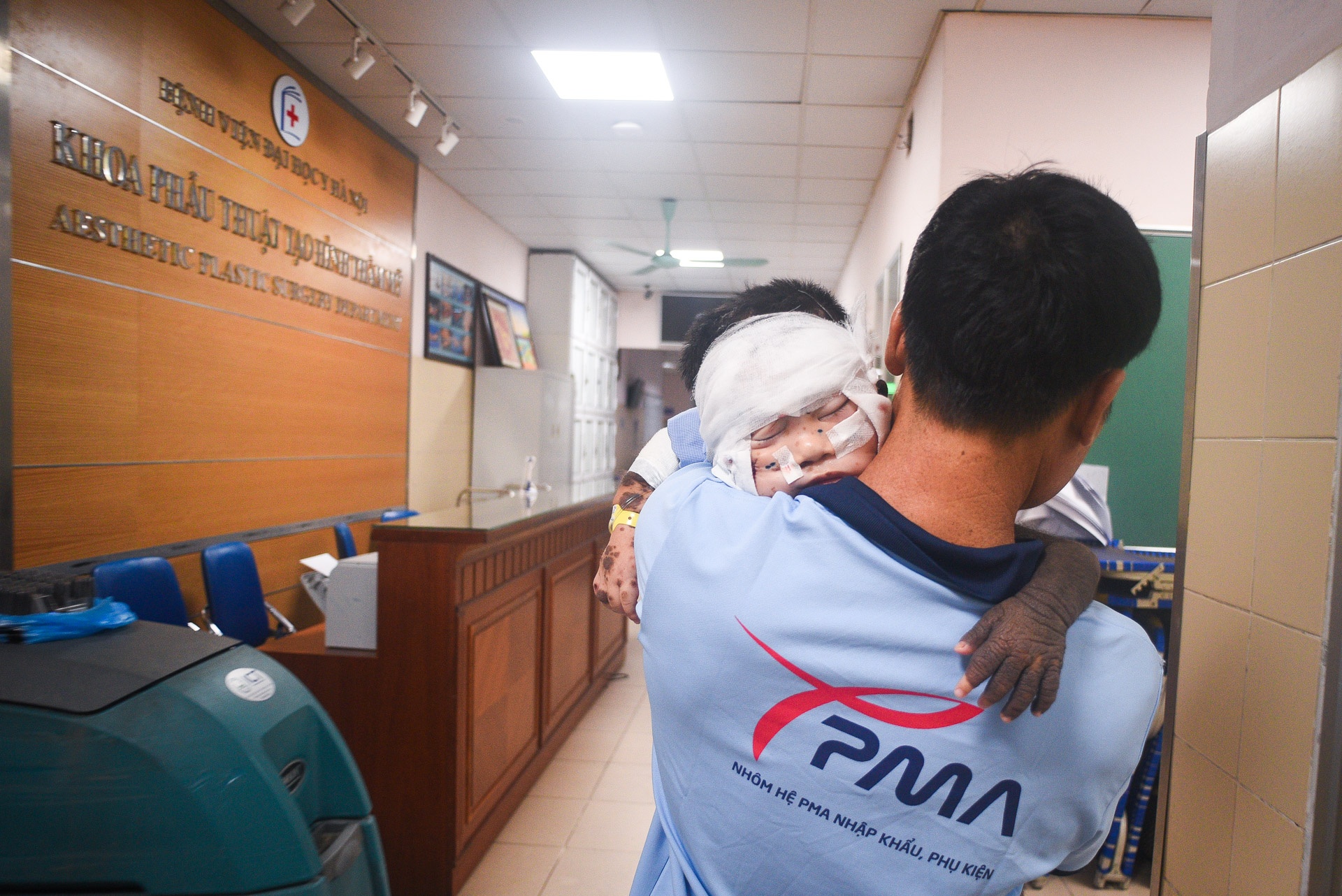 Cuon so ghi on va hanh trinh thay doi cua cau be bi cham khap nguoi anh 11