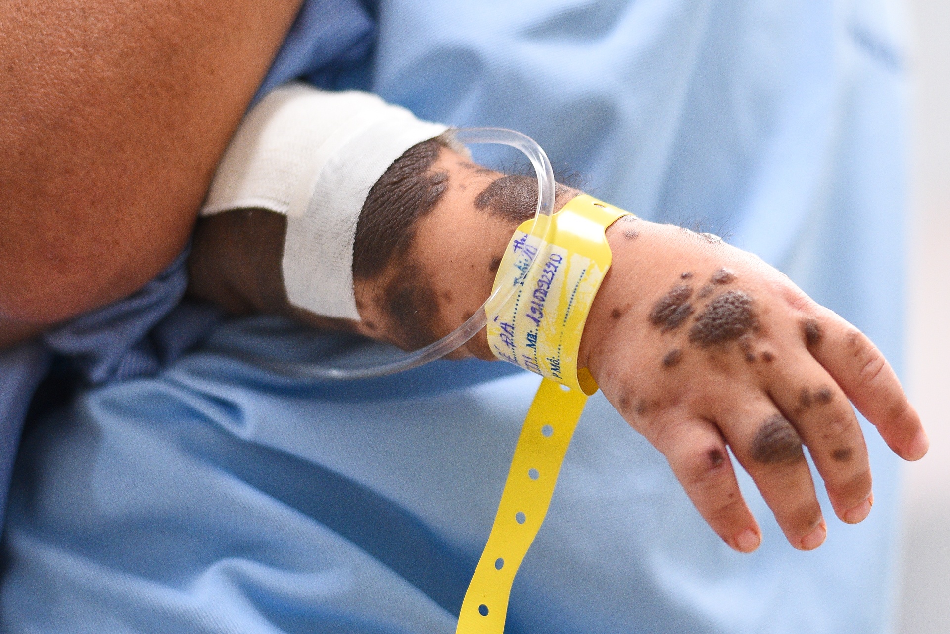 Cuon so ghi on va hanh trinh thay doi cua cau be bi cham khap nguoi anh 12