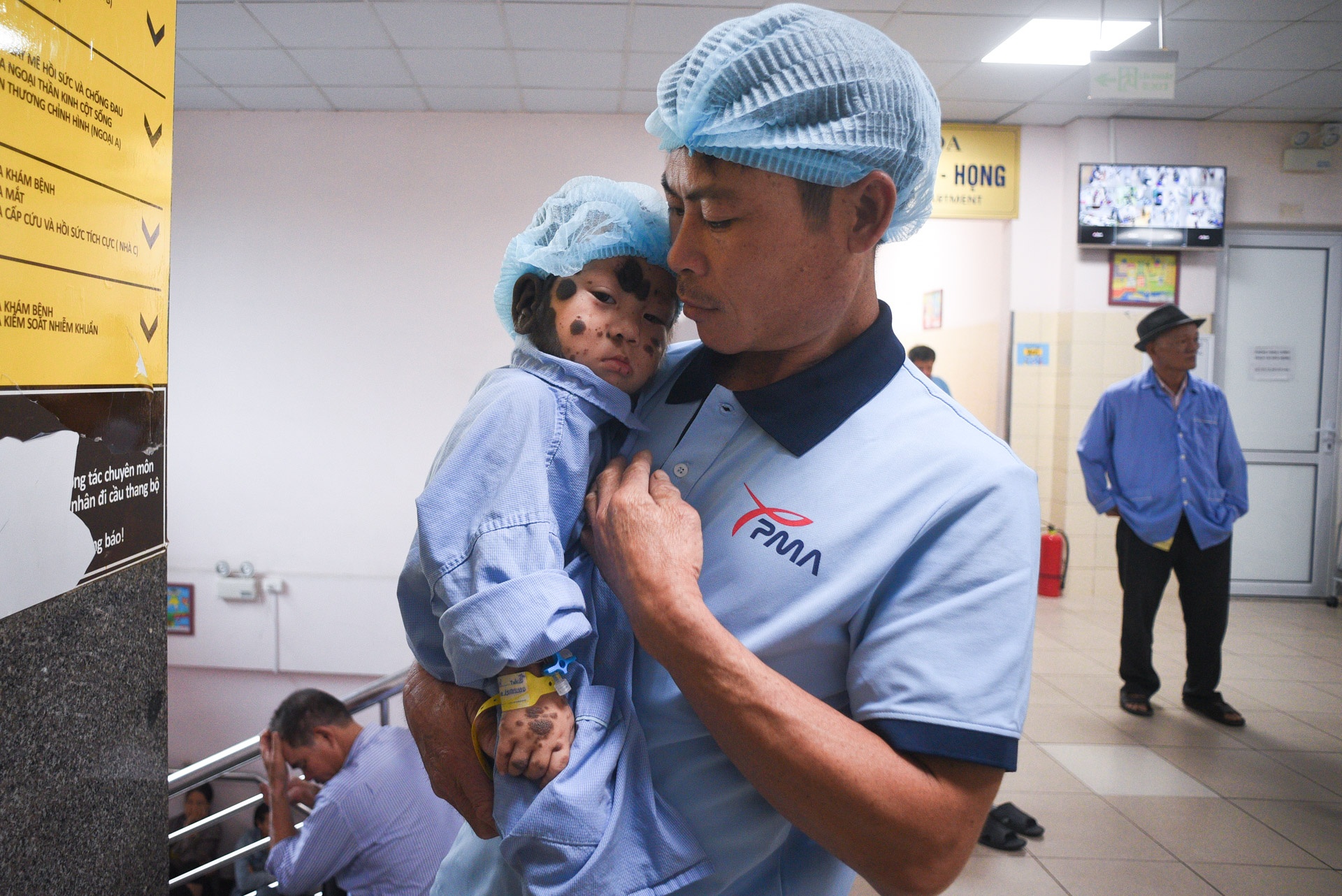 Cuon so ghi on va hanh trinh thay doi cua cau be bi cham khap nguoi anh 2