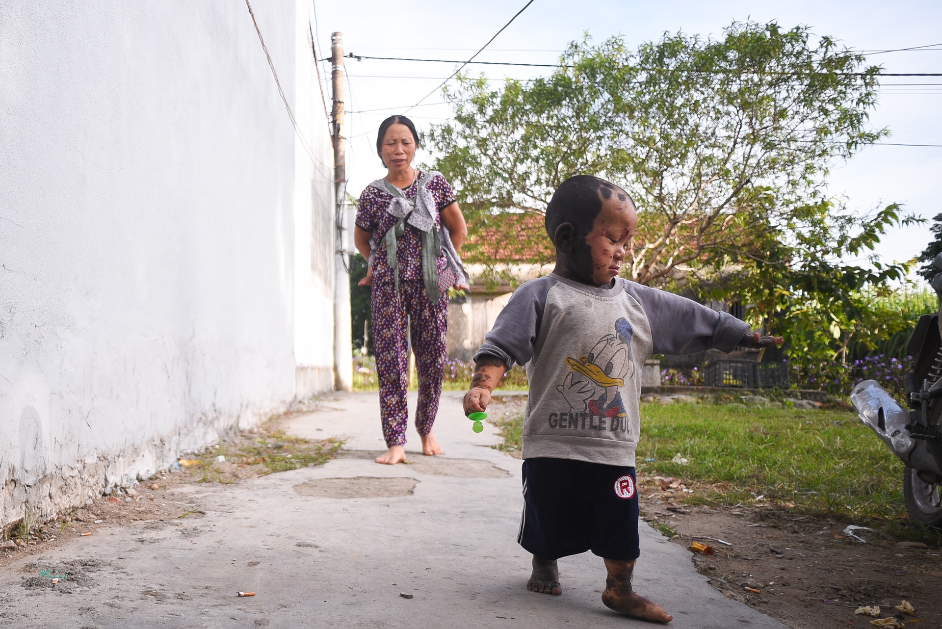 Cuon so ghi on va hanh trinh thay doi cua cau be bi cham khap nguoi anh 21