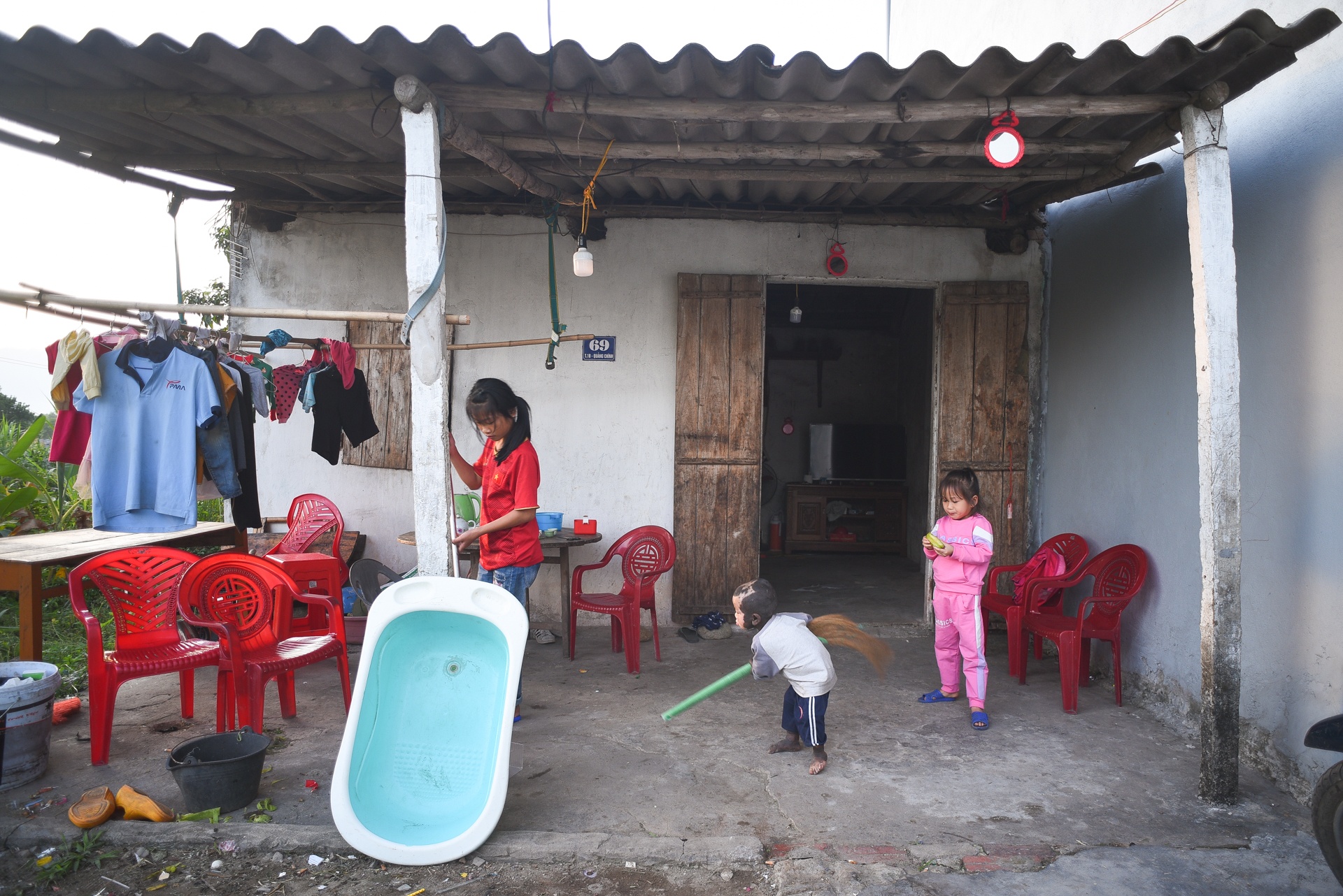 Cuon so ghi on va hanh trinh thay doi cua cau be bi cham khap nguoi anh 26