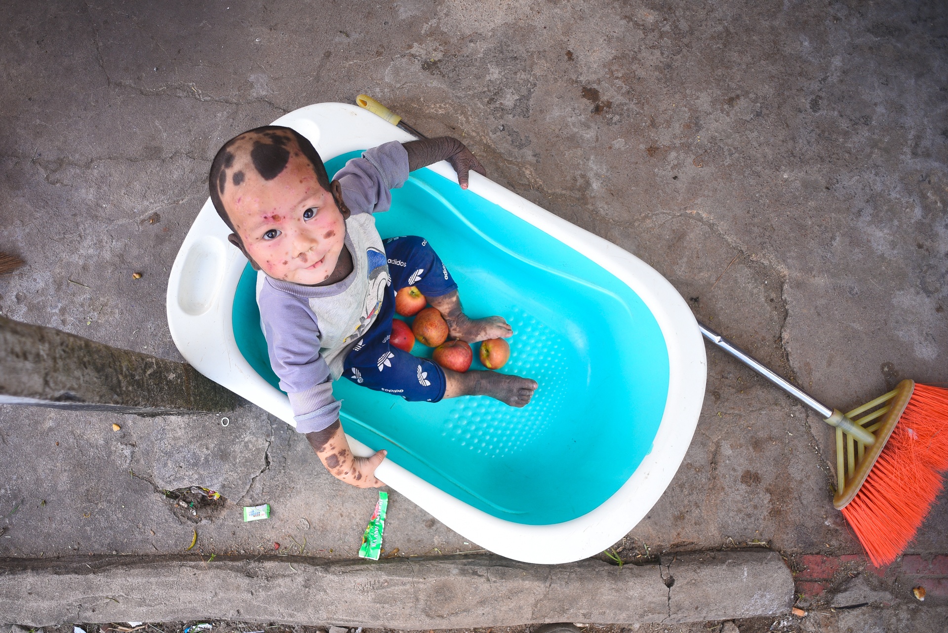 Cuon so ghi on va hanh trinh thay doi cua cau be bi cham khap nguoi anh 27