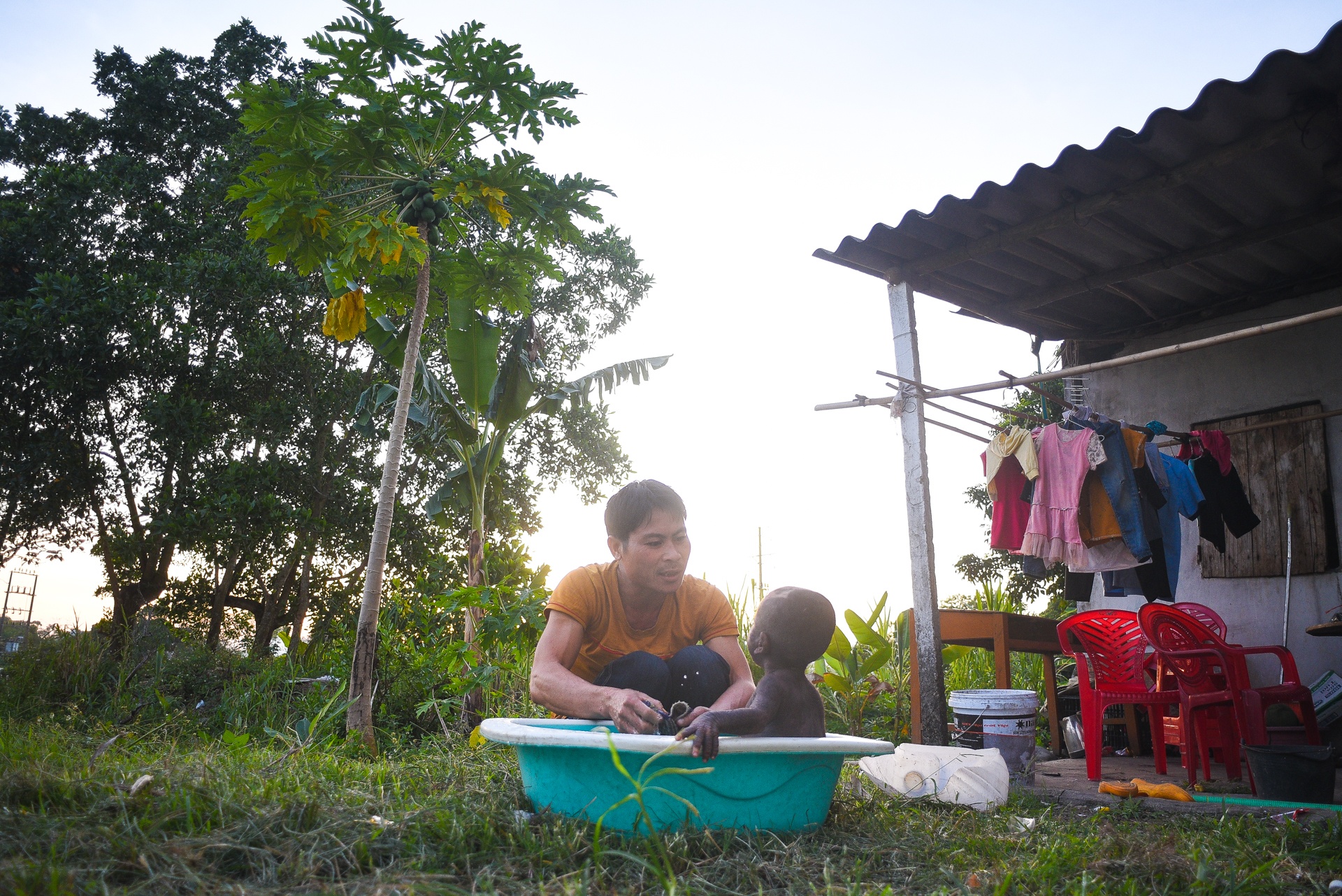 Cuon so ghi on va hanh trinh thay doi cua cau be bi cham khap nguoi anh 28