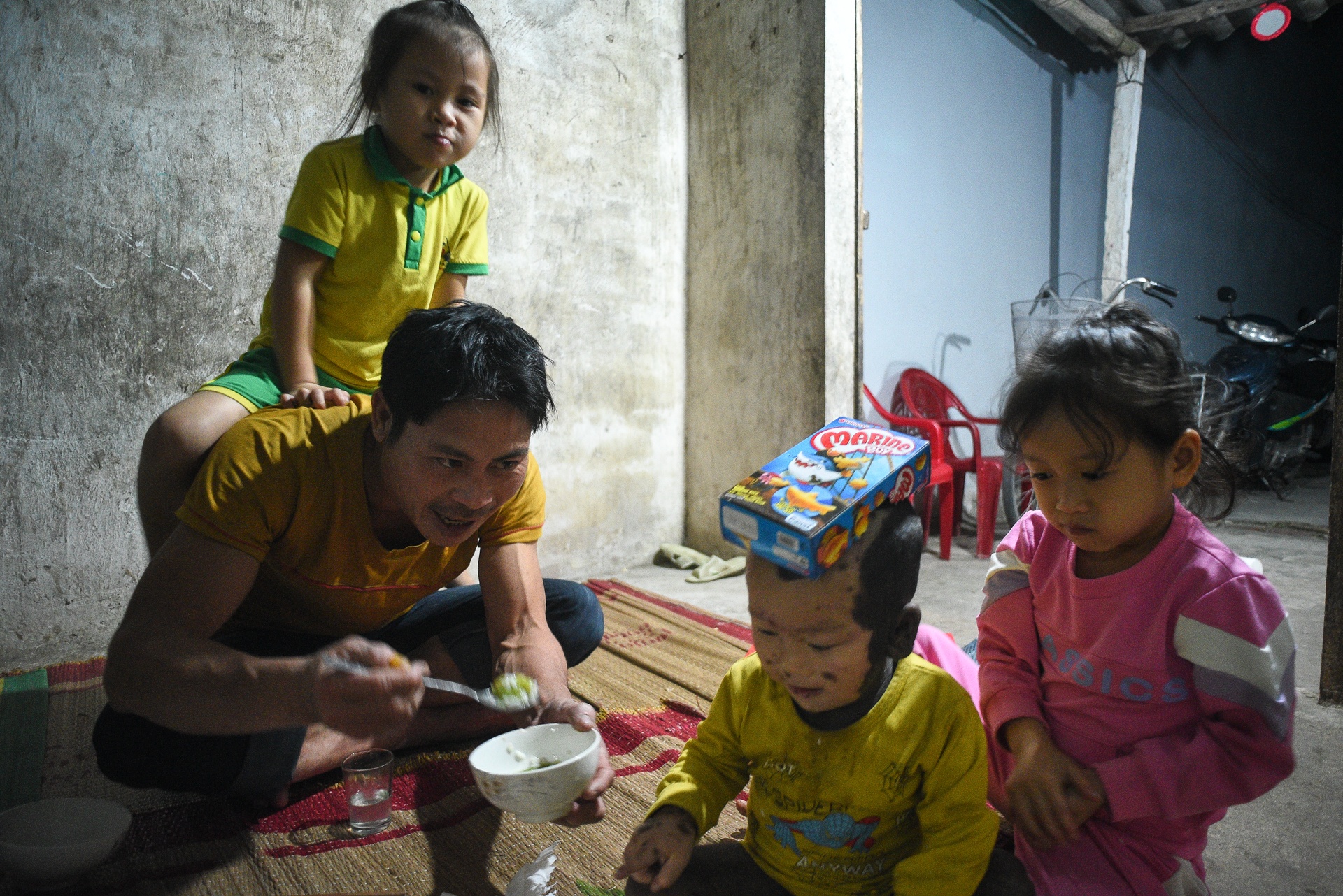 Cuon so ghi on va hanh trinh thay doi cua cau be bi cham khap nguoi anh 30