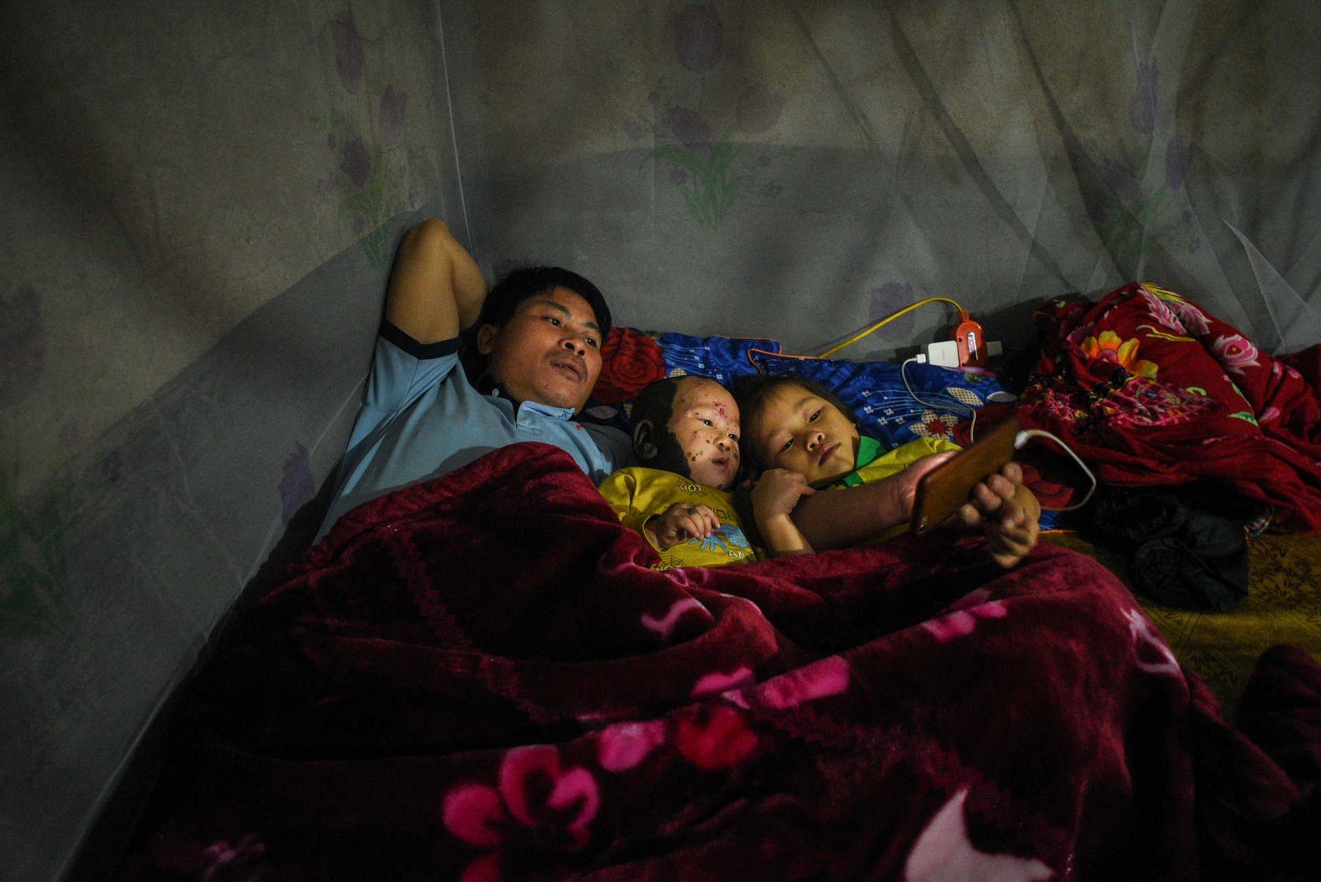 Cuon so ghi on va hanh trinh thay doi cua cau be bi cham khap nguoi anh 31