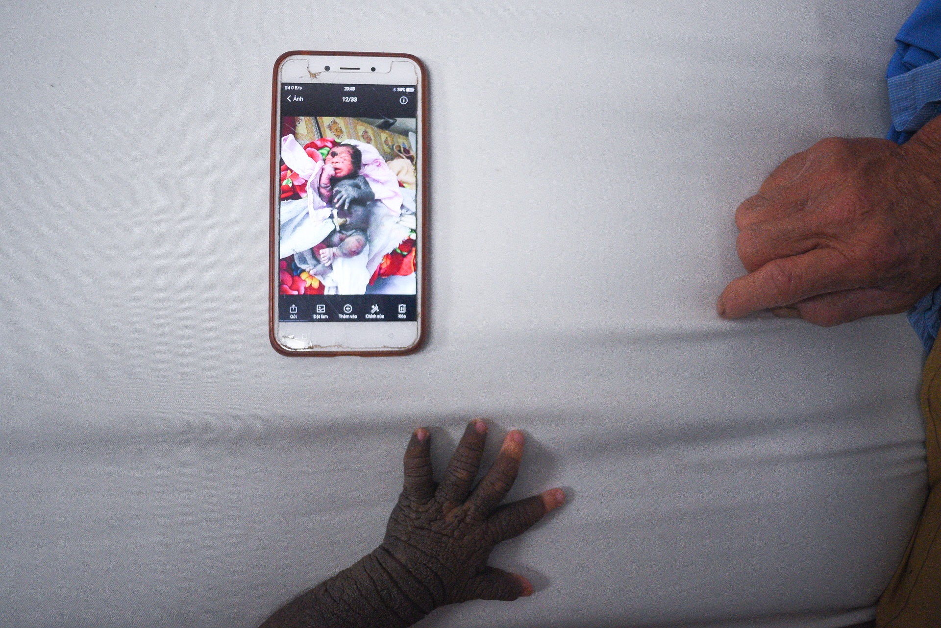 Cuon so ghi on va hanh trinh thay doi cua cau be bi cham khap nguoi anh 5