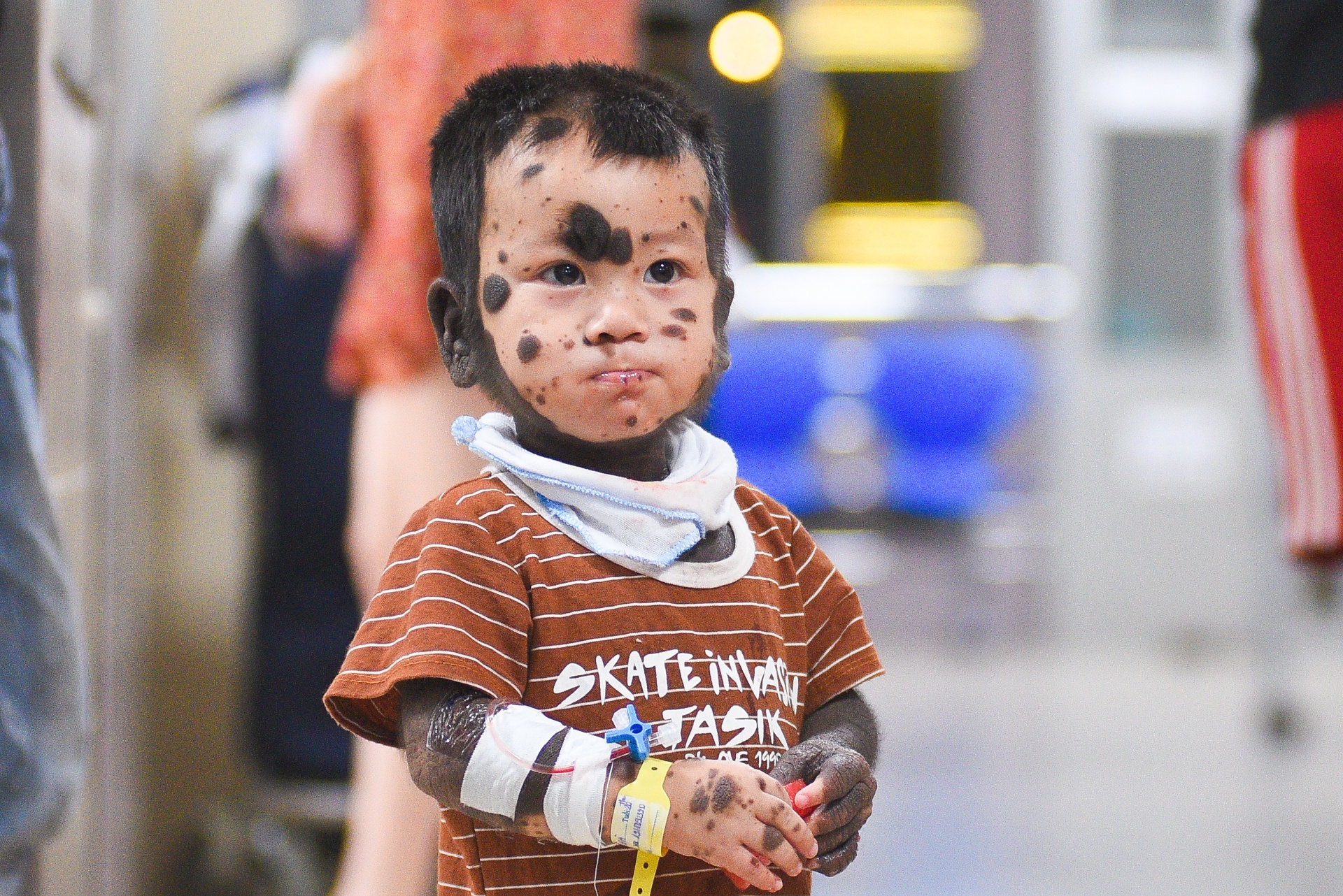 Cuon so ghi on va hanh trinh thay doi cua cau be bi cham khap nguoi anh 7