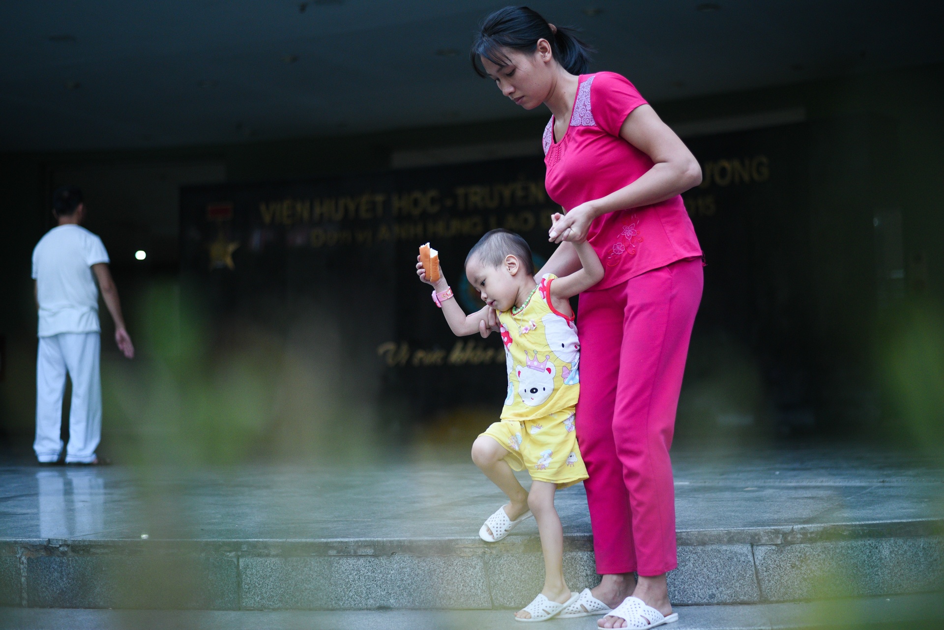 Co be ung thu mau trinh dien trong dem Vitnam Fashion Week 2019 anh 24