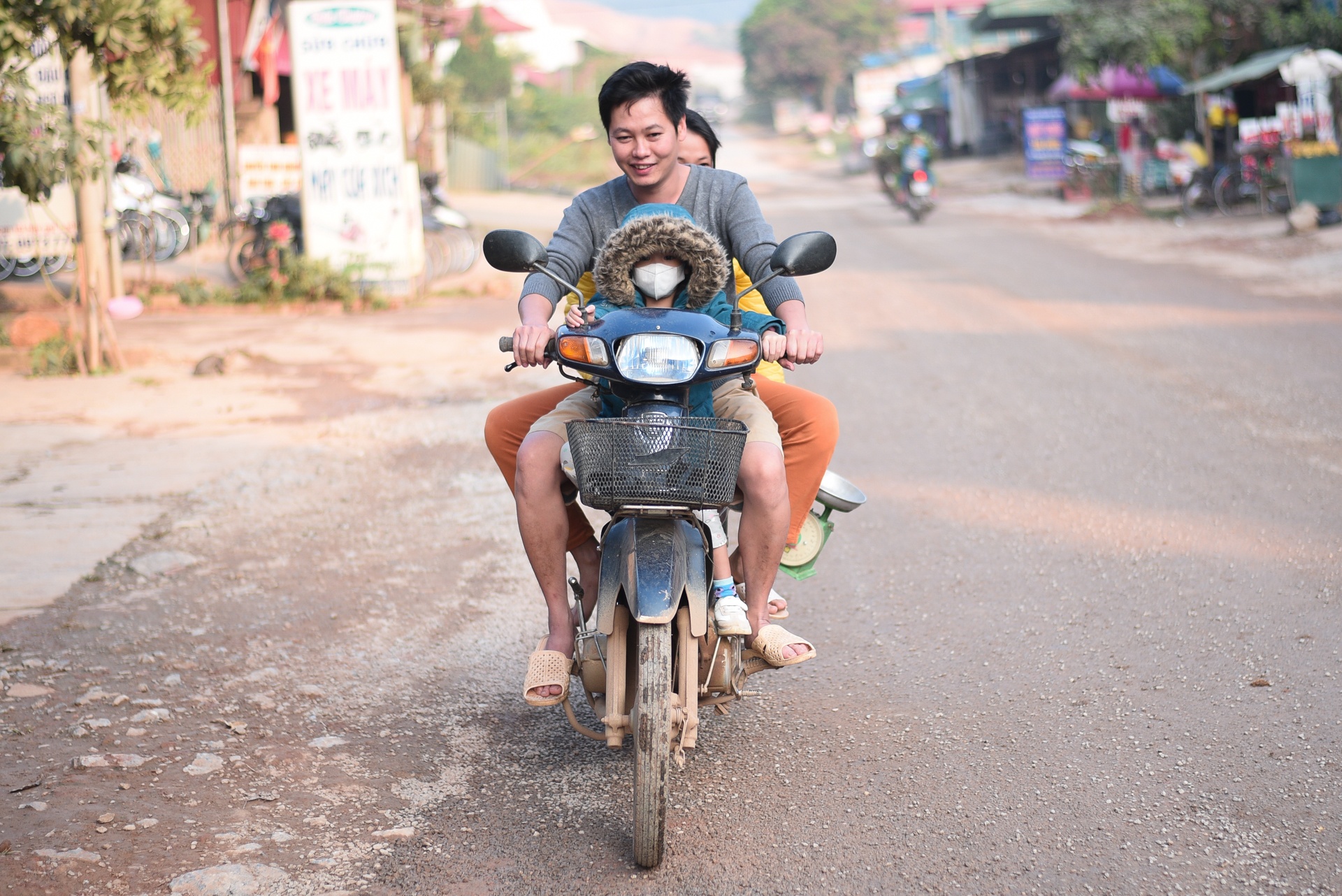 Co be ung thu mau trinh dien trong dem Vitnam Fashion Week 2019 anh 36