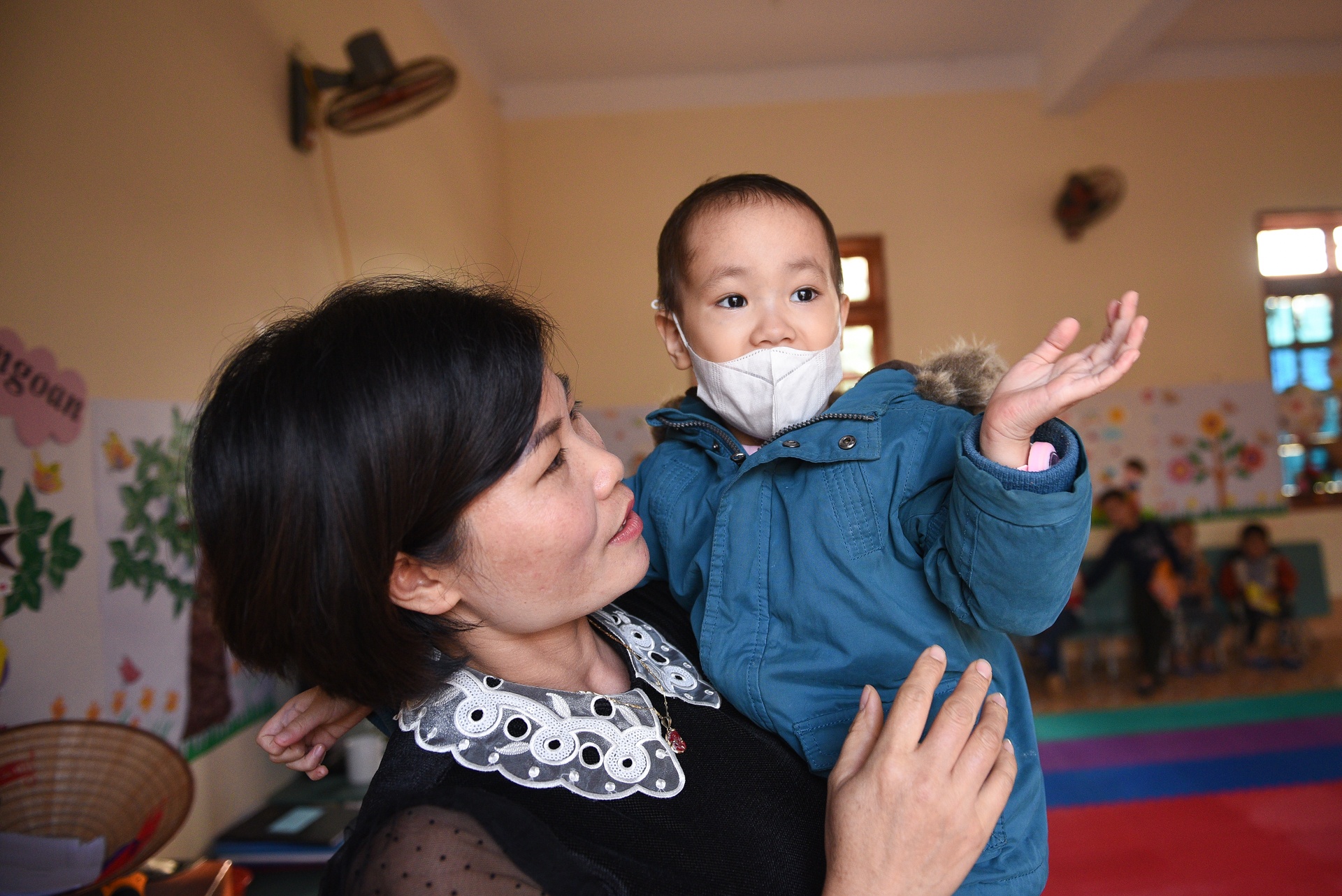 Co be ung thu mau trinh dien trong dem Vitnam Fashion Week 2019 anh 41