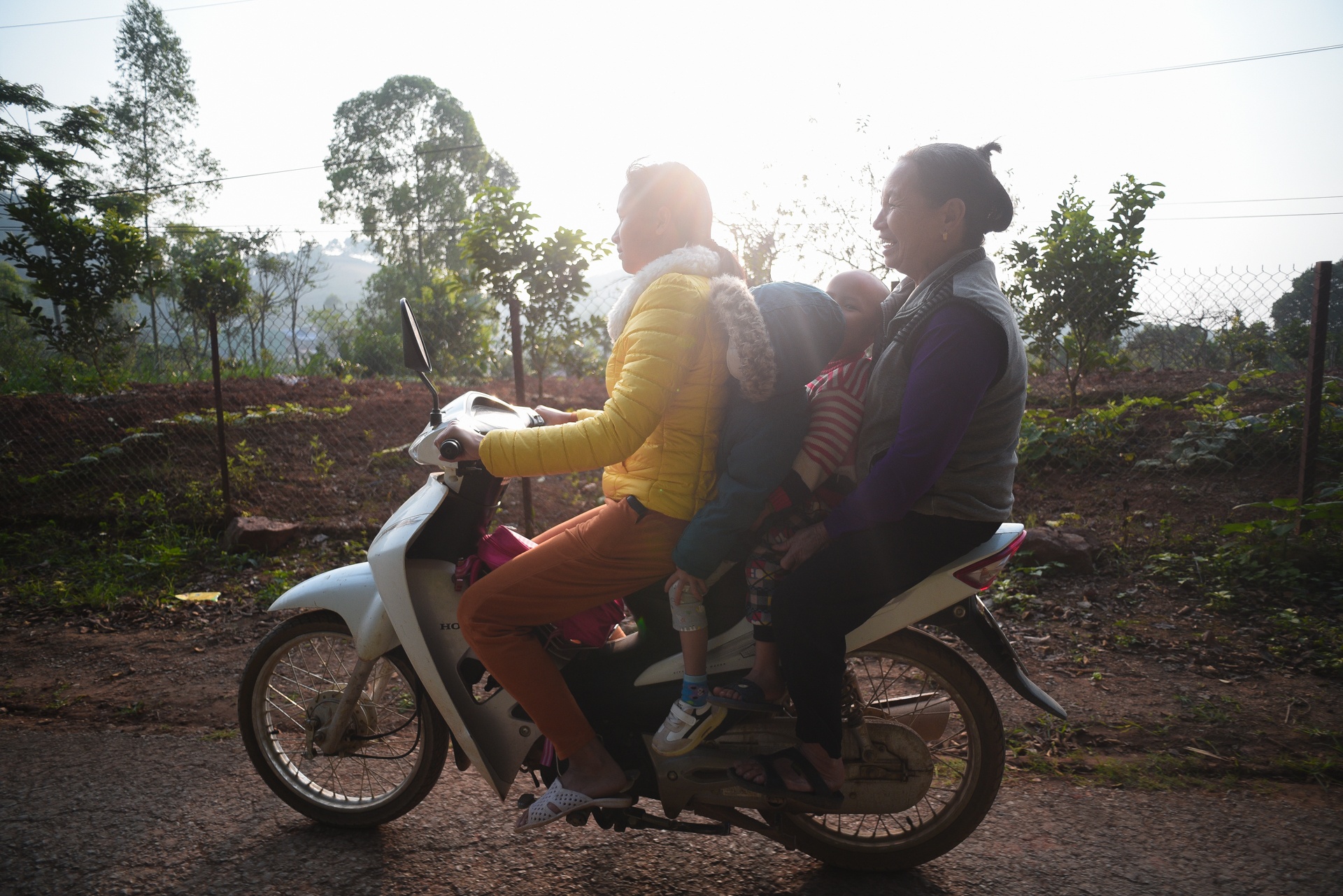 Co be ung thu mau trinh dien trong dem Vitnam Fashion Week 2019 anh 42