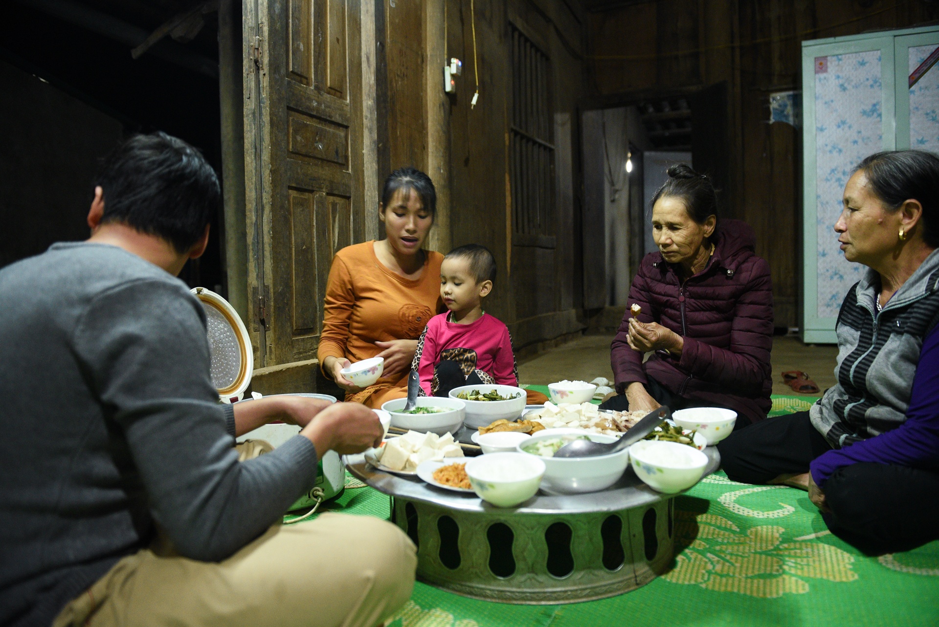 Co be ung thu mau trinh dien trong dem Vitnam Fashion Week 2019 anh 44