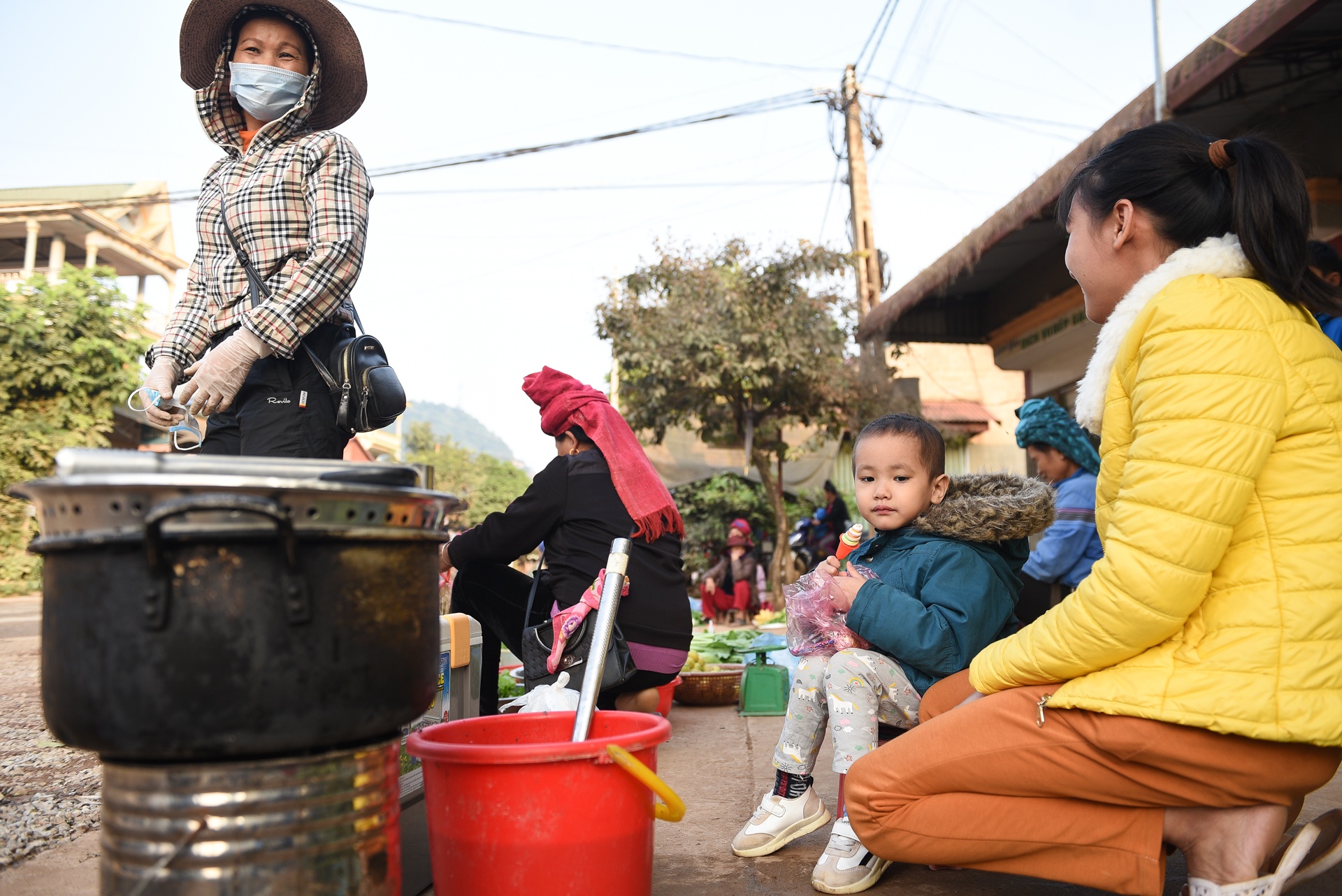 Co be ung thu mau trinh dien trong dem Vitnam Fashion Week 2019 anh 39