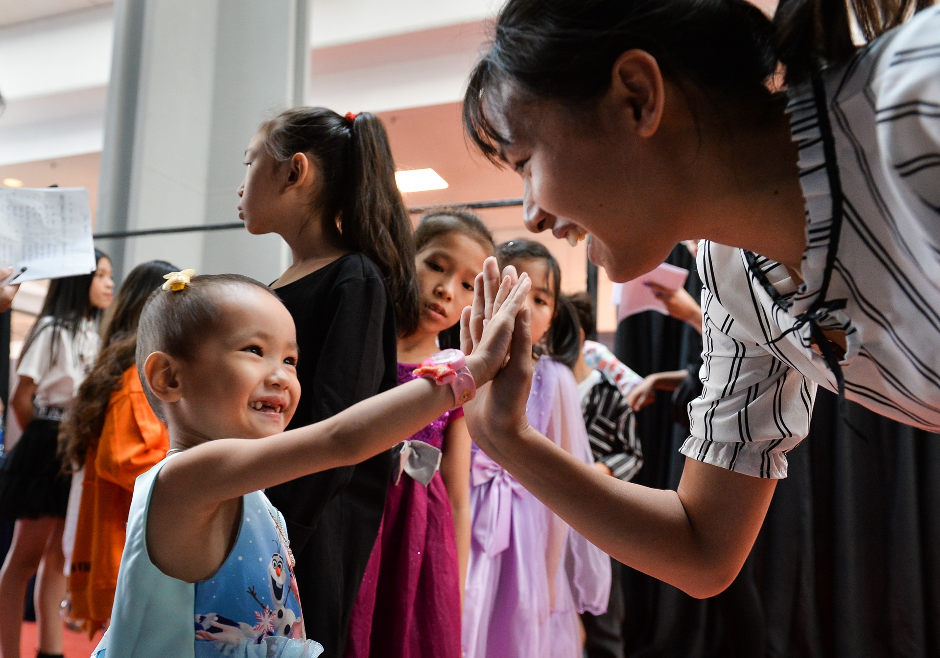 Co be ung thu mau trinh dien trong dem Vitnam Fashion Week 2019 anh 4