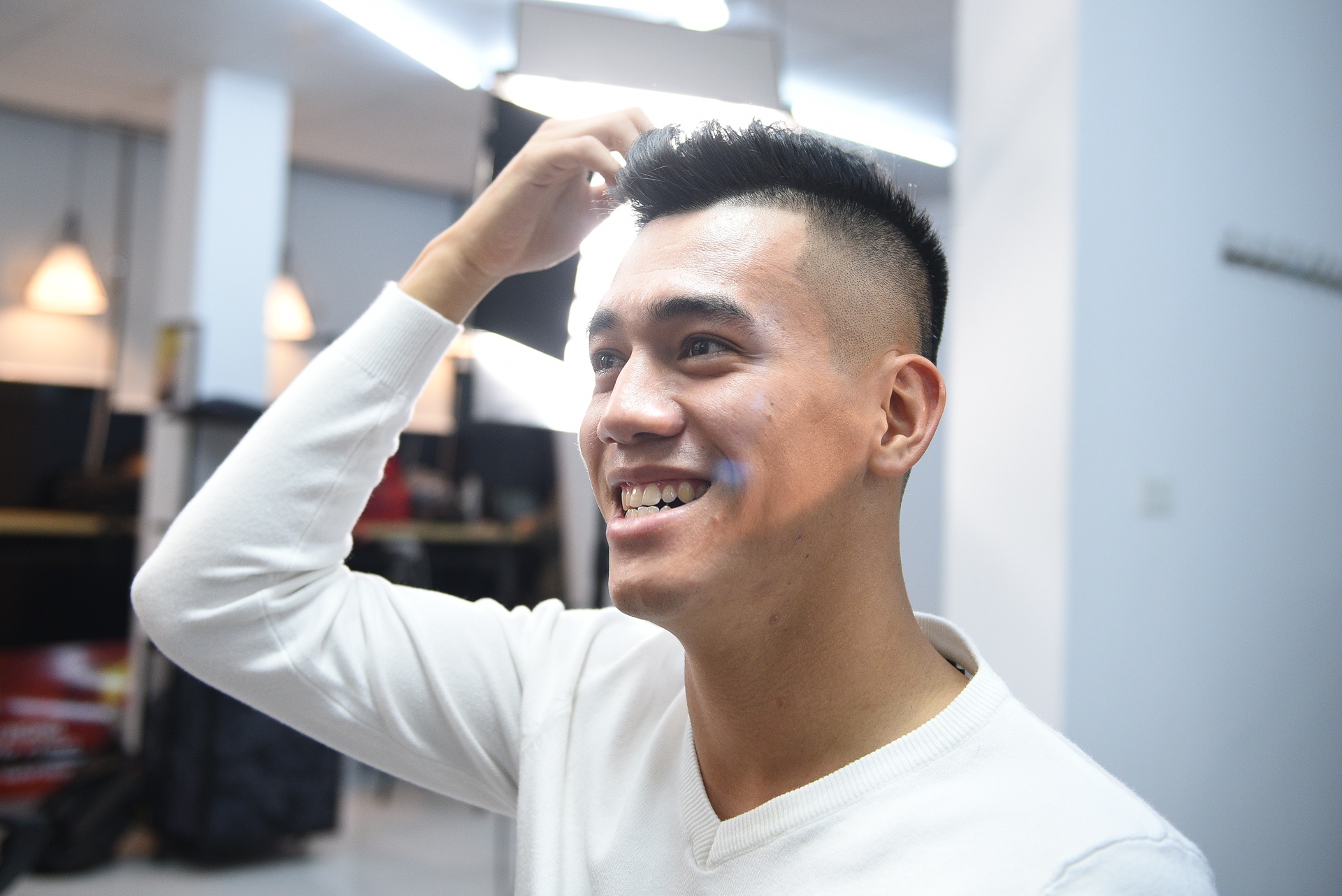 Tien Linh thay doi dien mao sau chien thang UAE anh 11