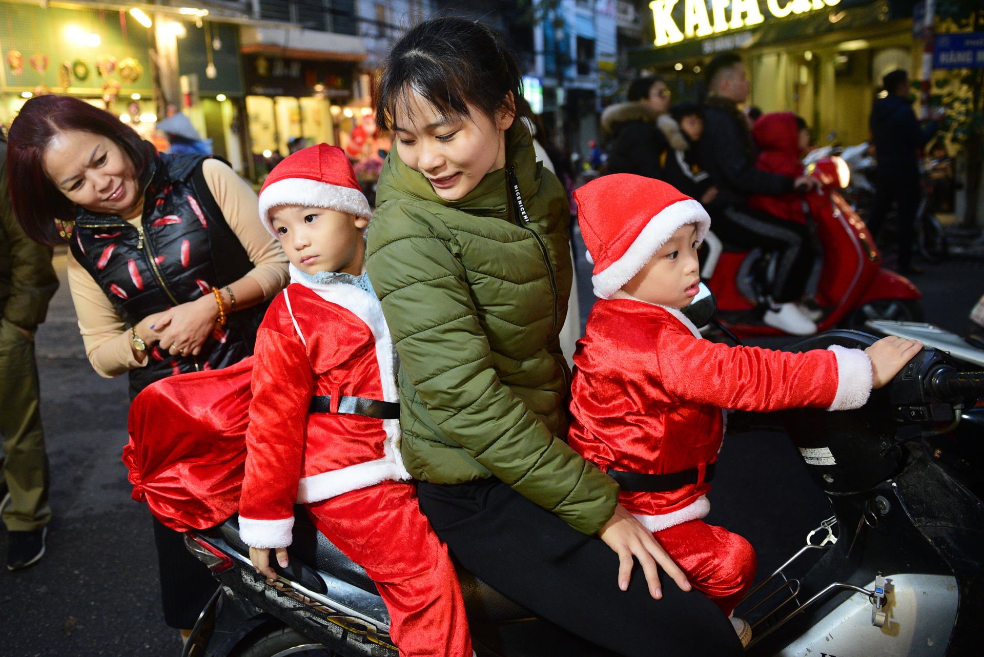 Pho Hang Ma truoc Giang sinh anh 8