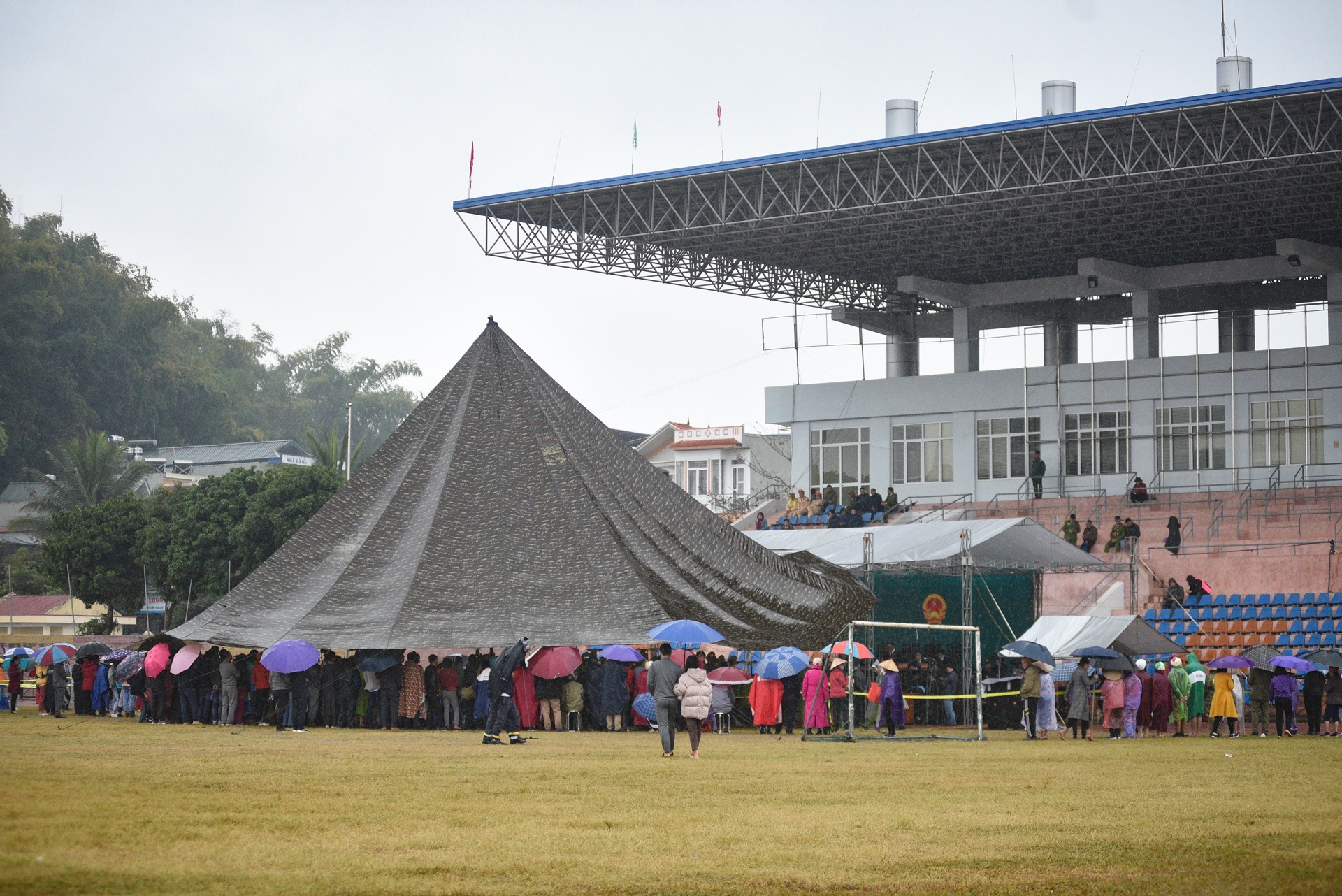 Tuyen an vu sat hai Nu sinh gaio ga anh 1