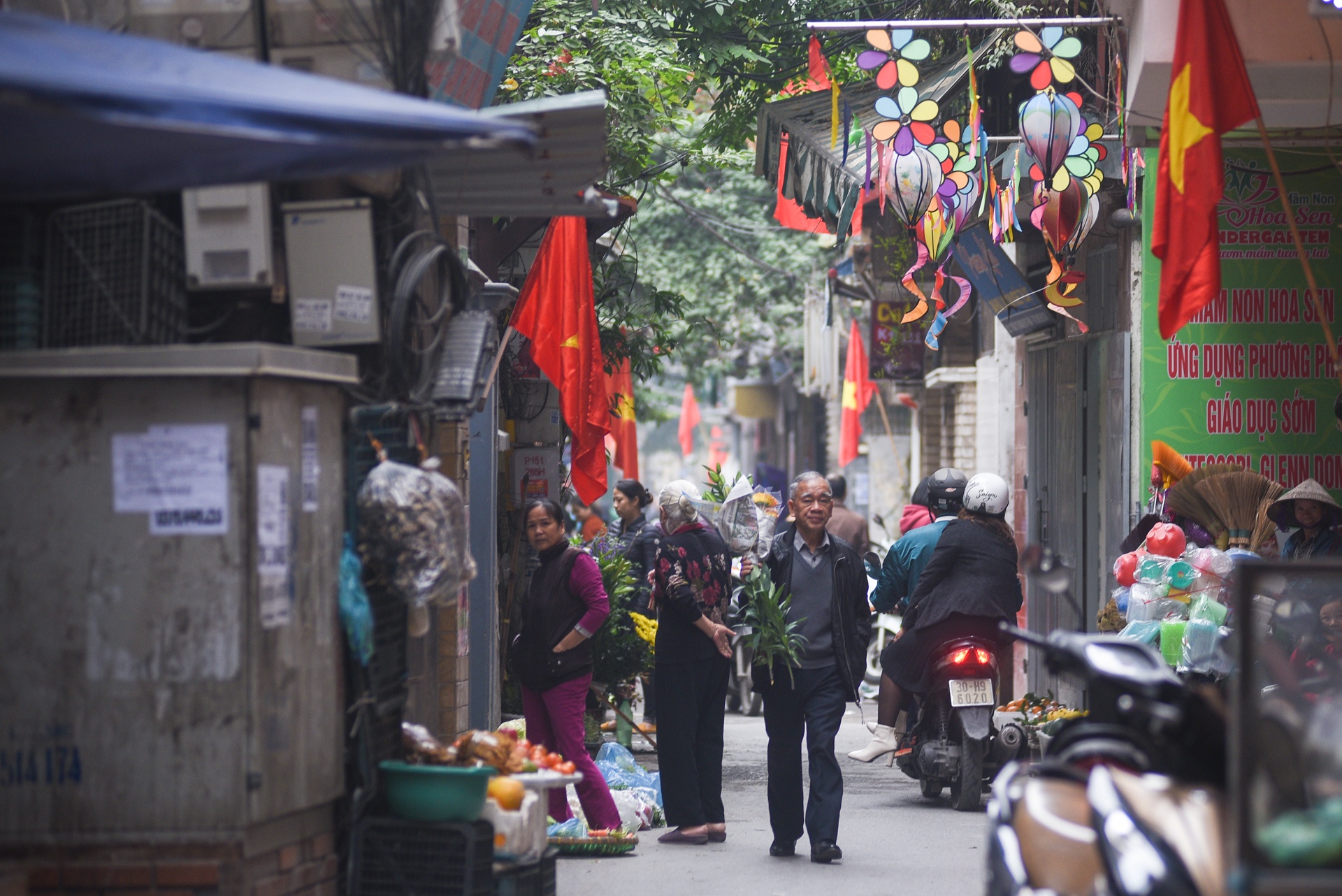 Gioi tre Ha Noi xuong pho don Tet Duong lich anh 8