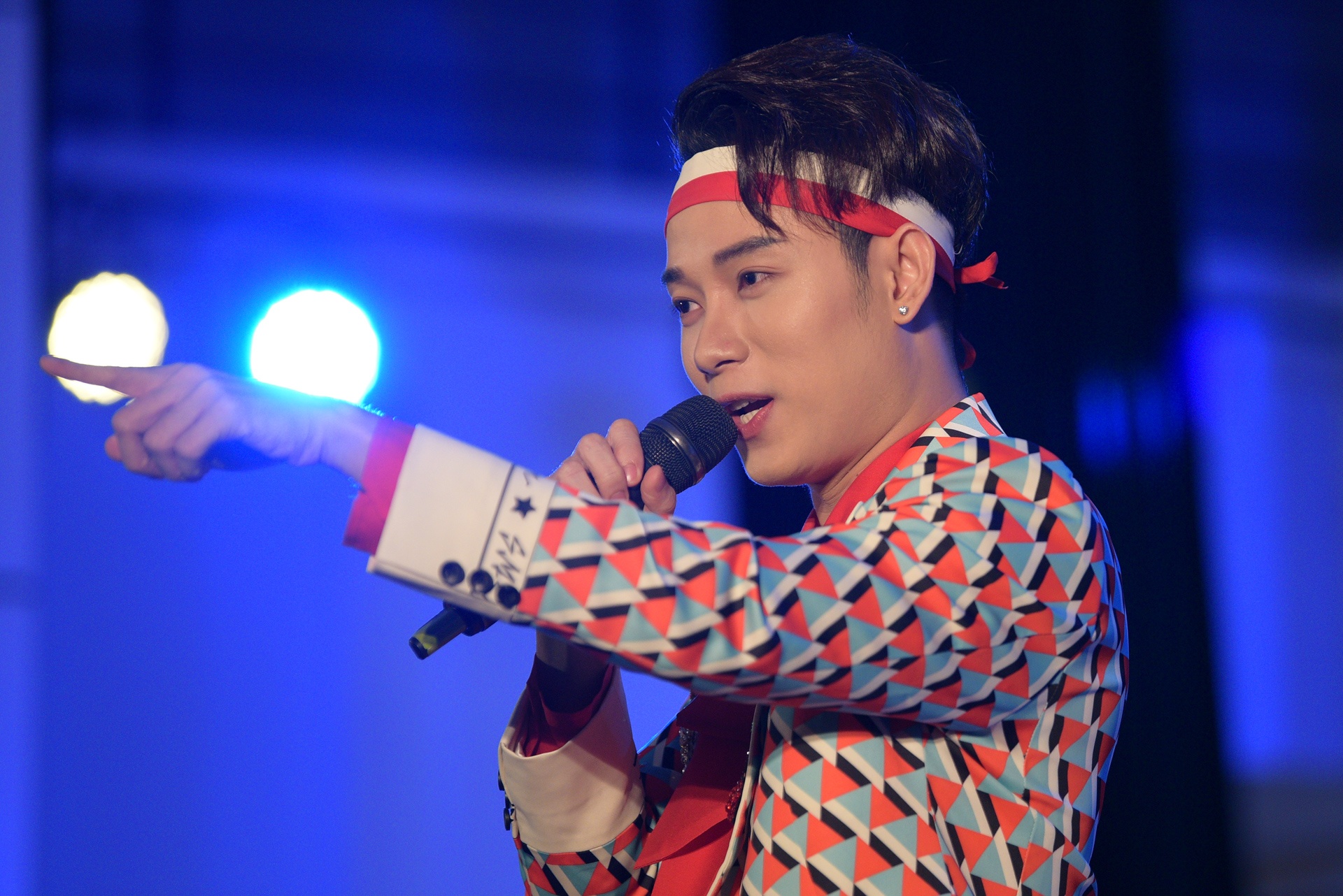 Truc Nhan trong dem da hoi Kinh te Quoc dan anh 2