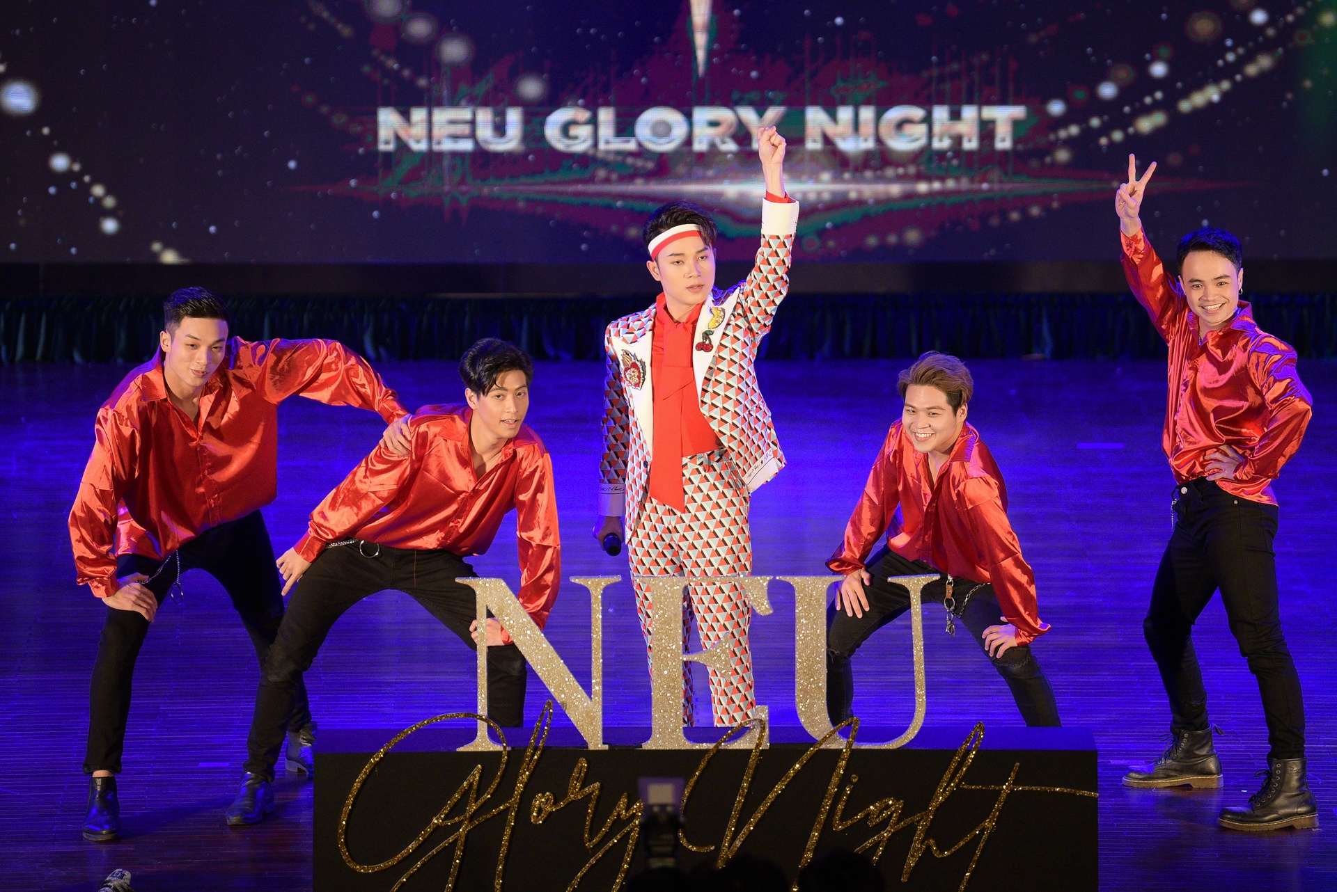 Truc Nhan trong dem da hoi Kinh te Quoc dan anh 3