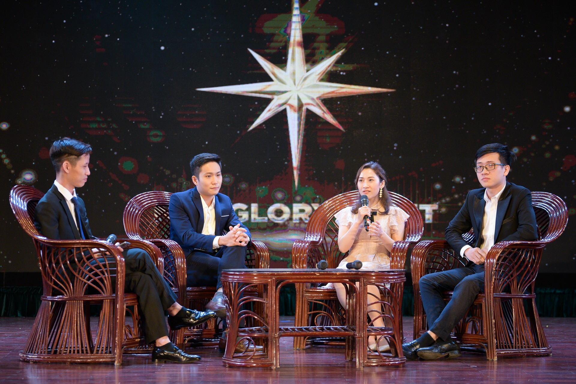 Truc Nhan trong dem da hoi Kinh te Quoc dan anh 7