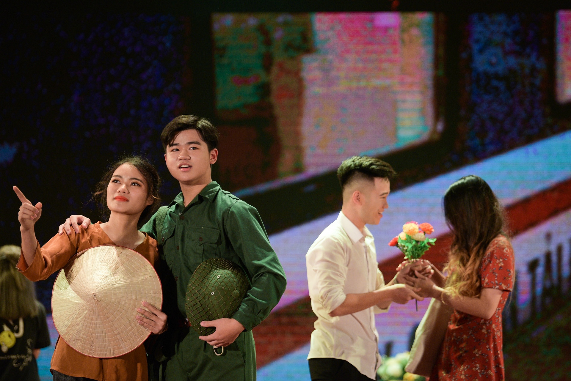 Truc Nhan trong dem da hoi Kinh te Quoc dan anh 9