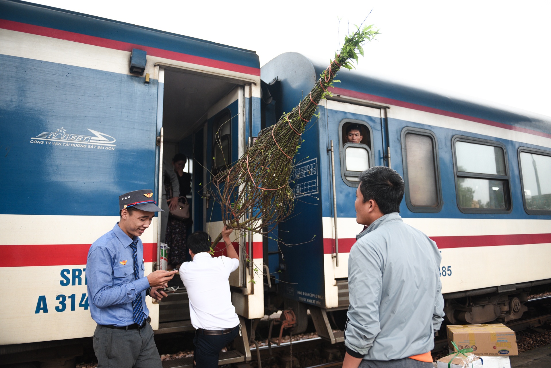 chuyen tau cuoi nam Ky Hoi anh 12