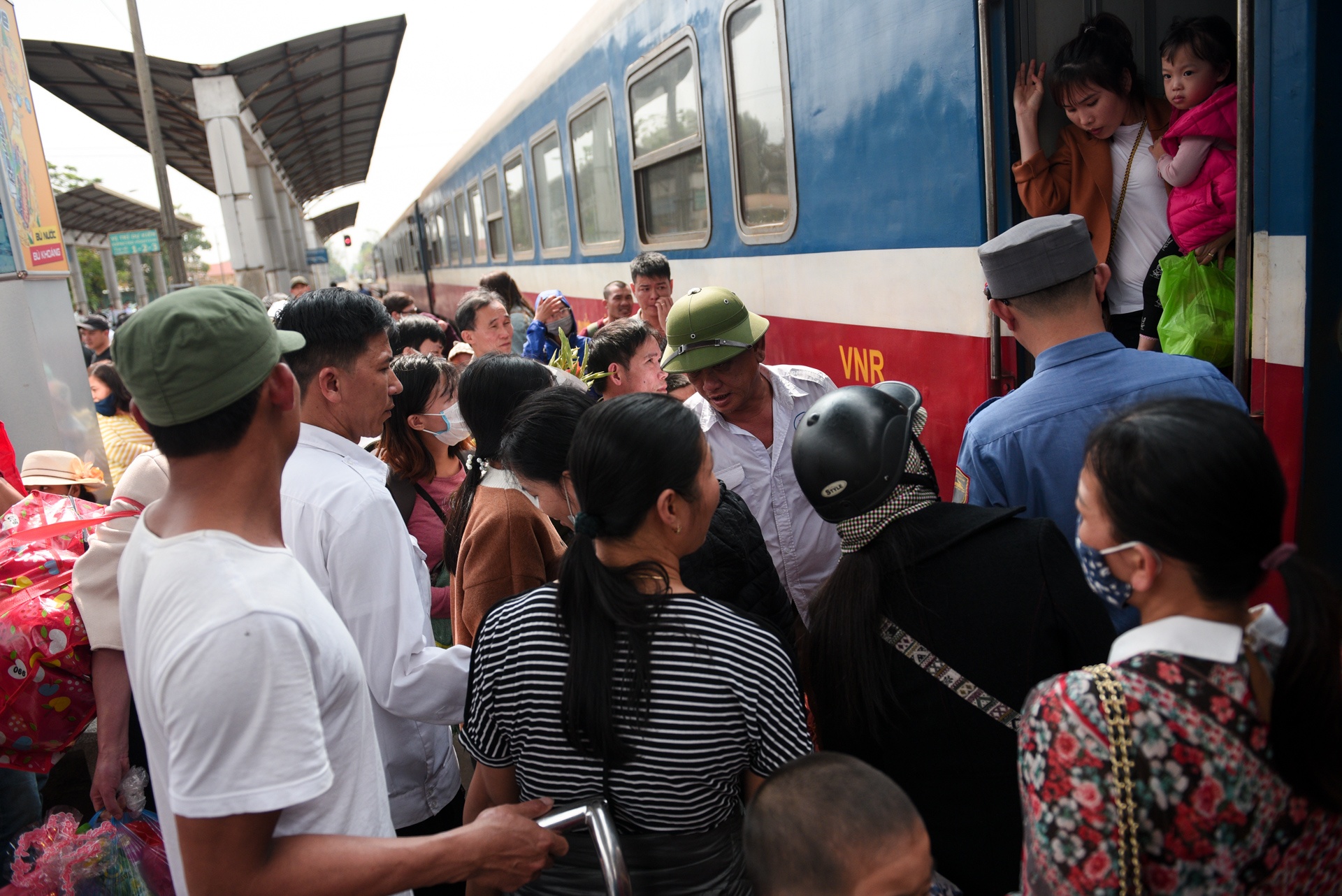 chuyen tau cuoi nam Ky Hoi anh 8