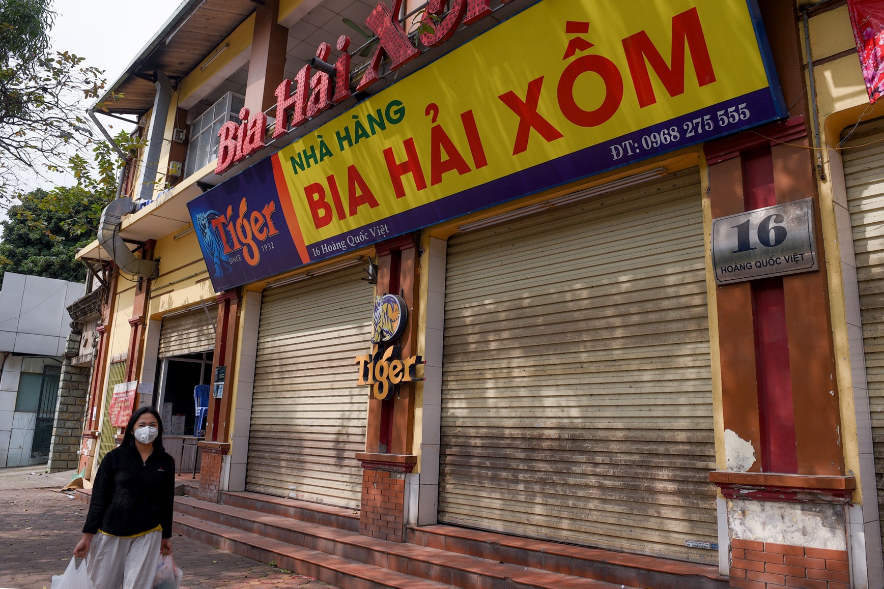 Quan bia hoi dong cua hang loat sau Nghi dinh 100 va dich Covid-19 hinh anh