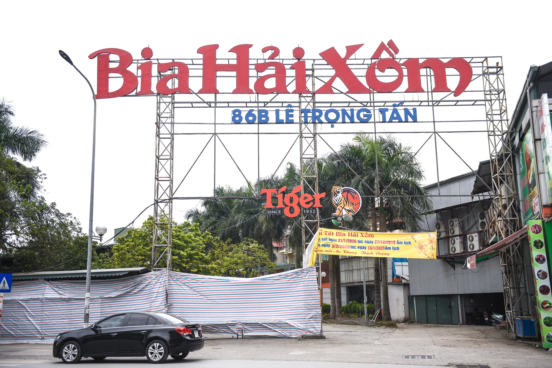 Bia hoi e am trong dich virus corona anh 1