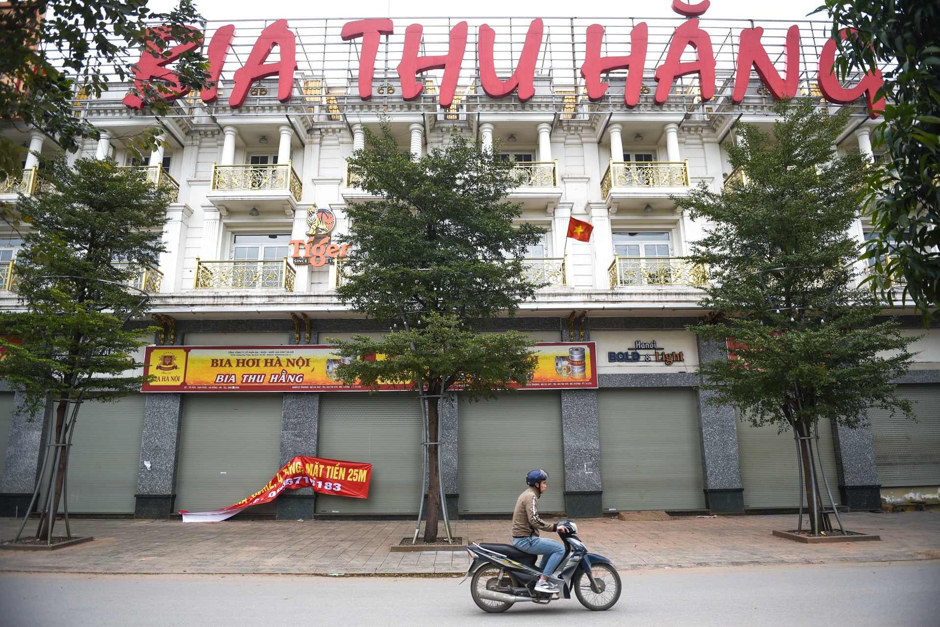 Bia hoi e am trong dich virus corona anh 5