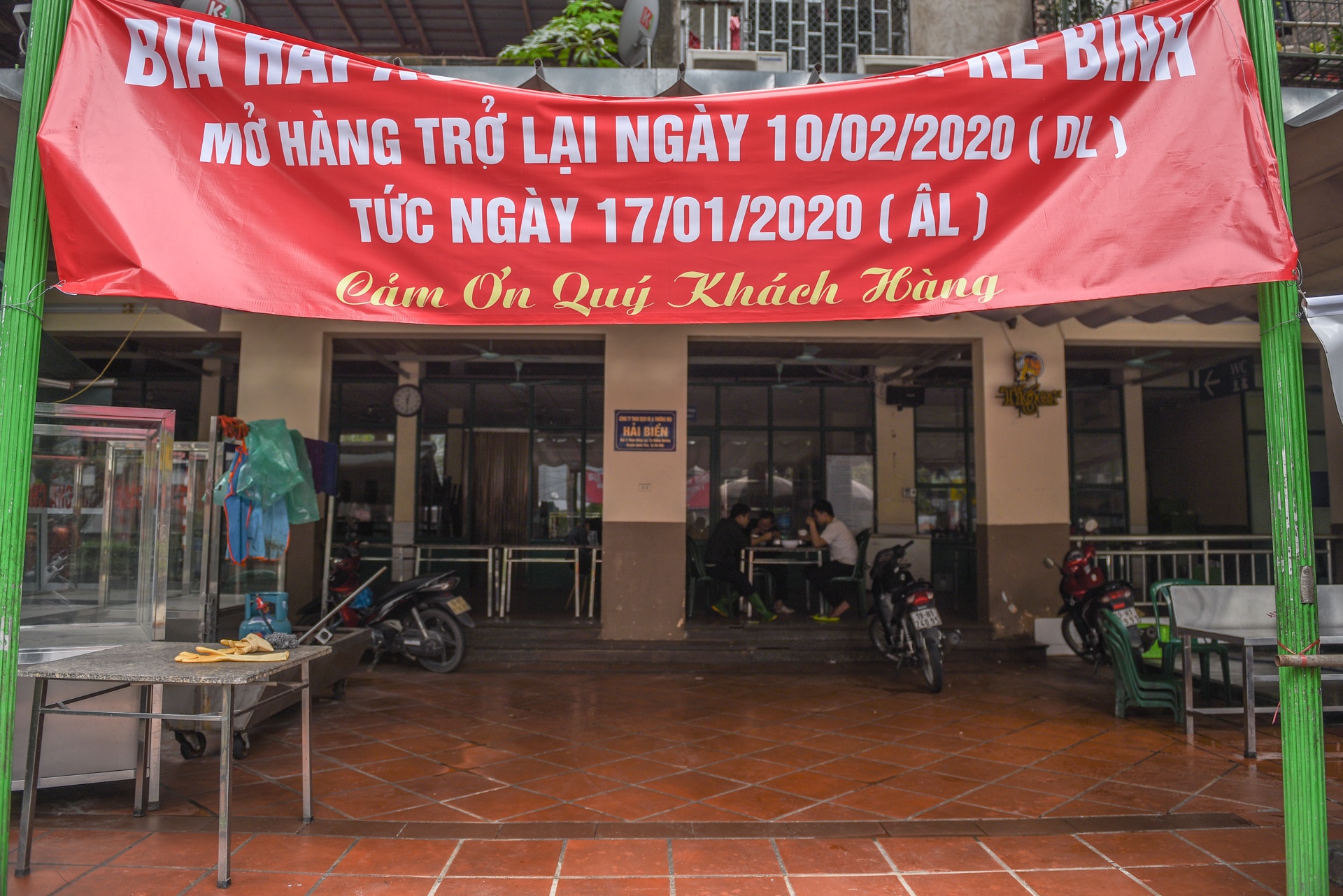 Bia hoi e am trong dich virus corona anh 7