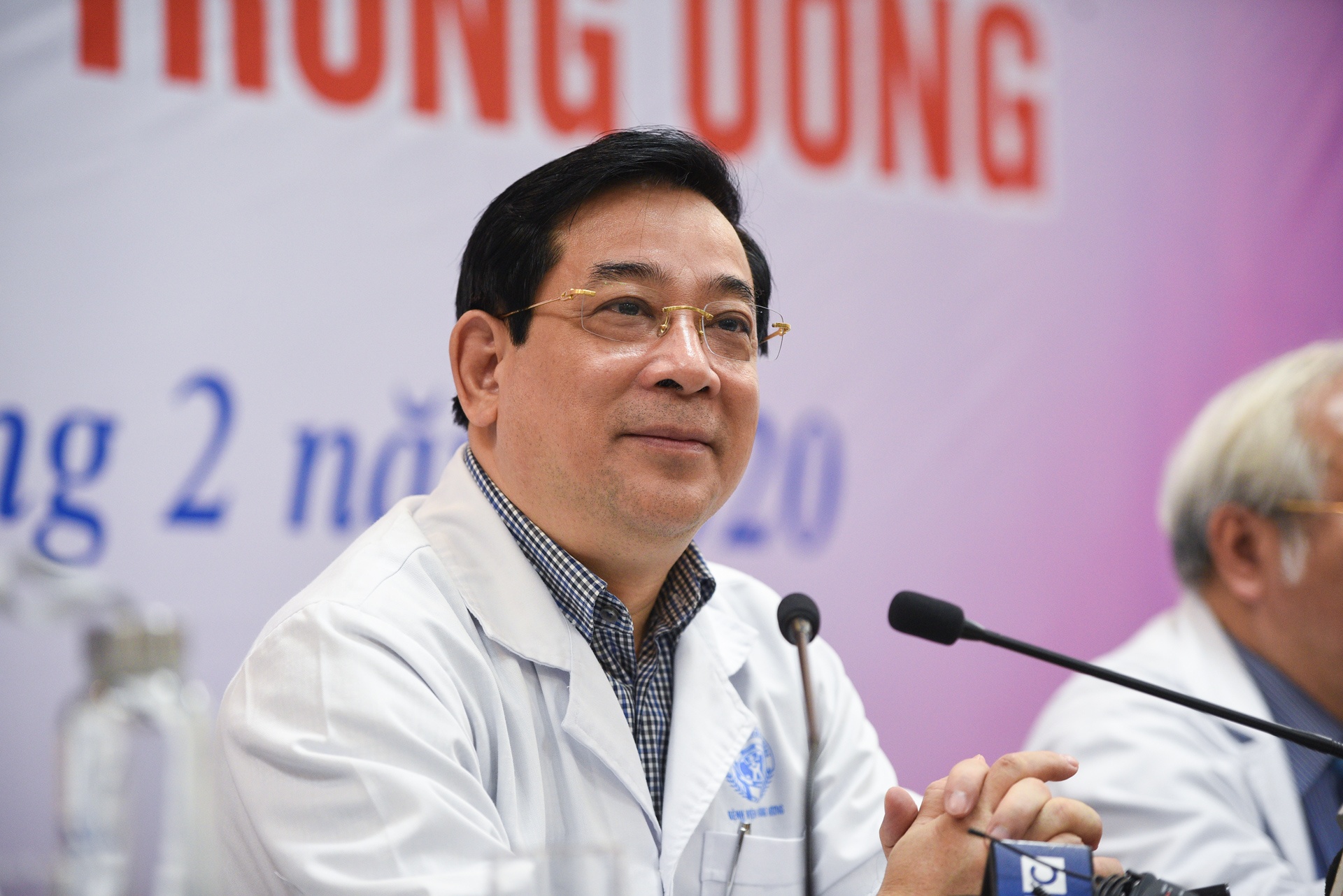 benh nhan nho tuoi nhat nhiem Covid019 ra vien anh 2