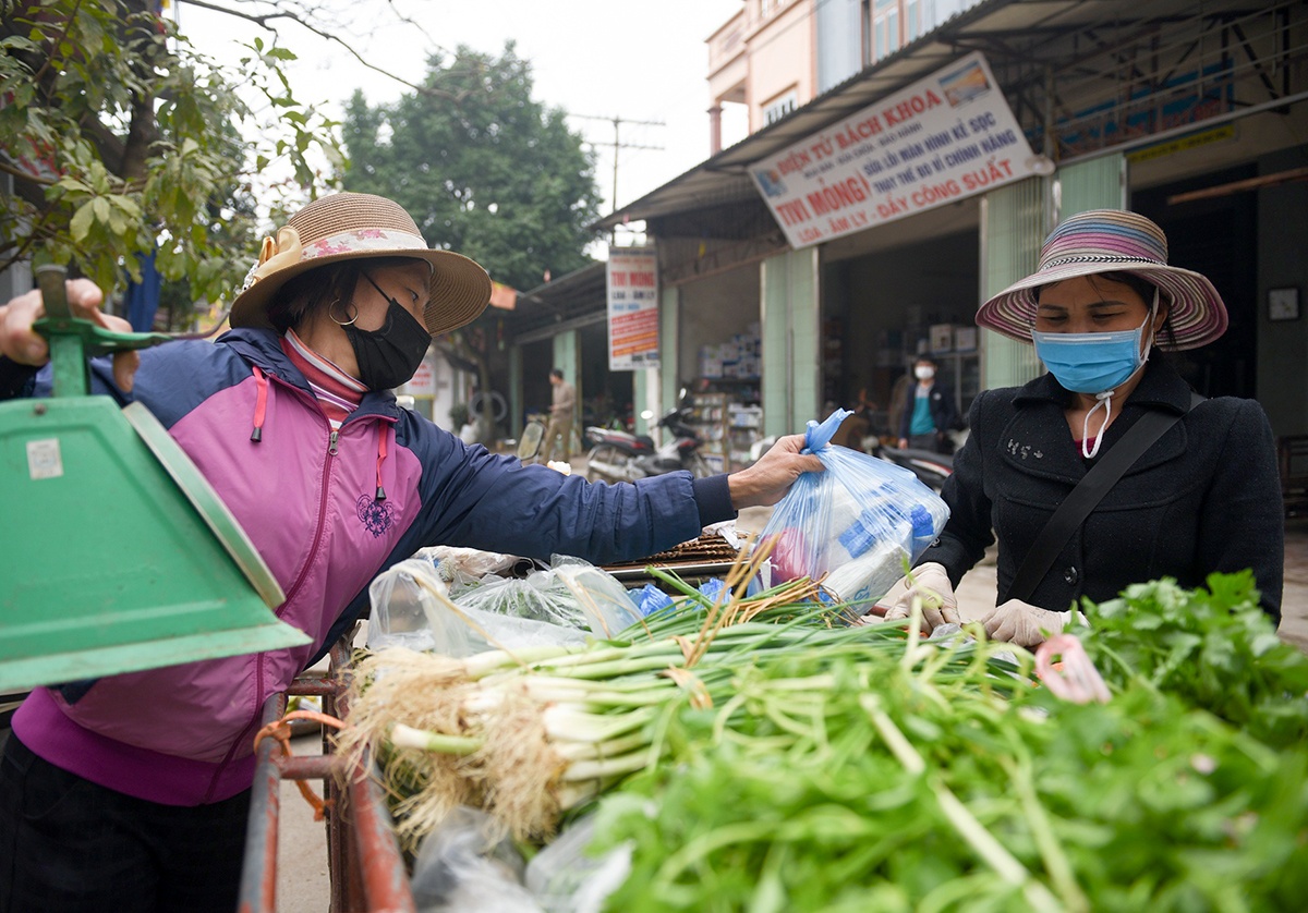 Nhip song o tam dich Son Loi nhung ngay phong toa hinh anh