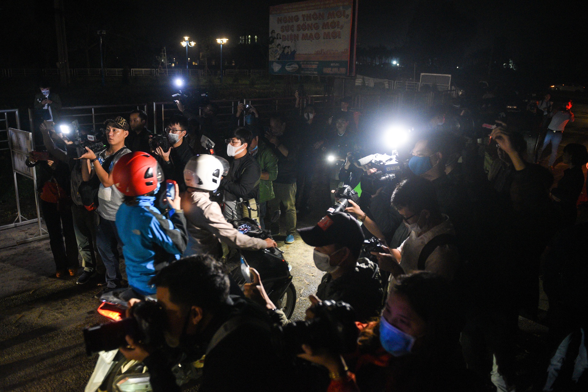 Son Loi ket thuc cach ly anh 9