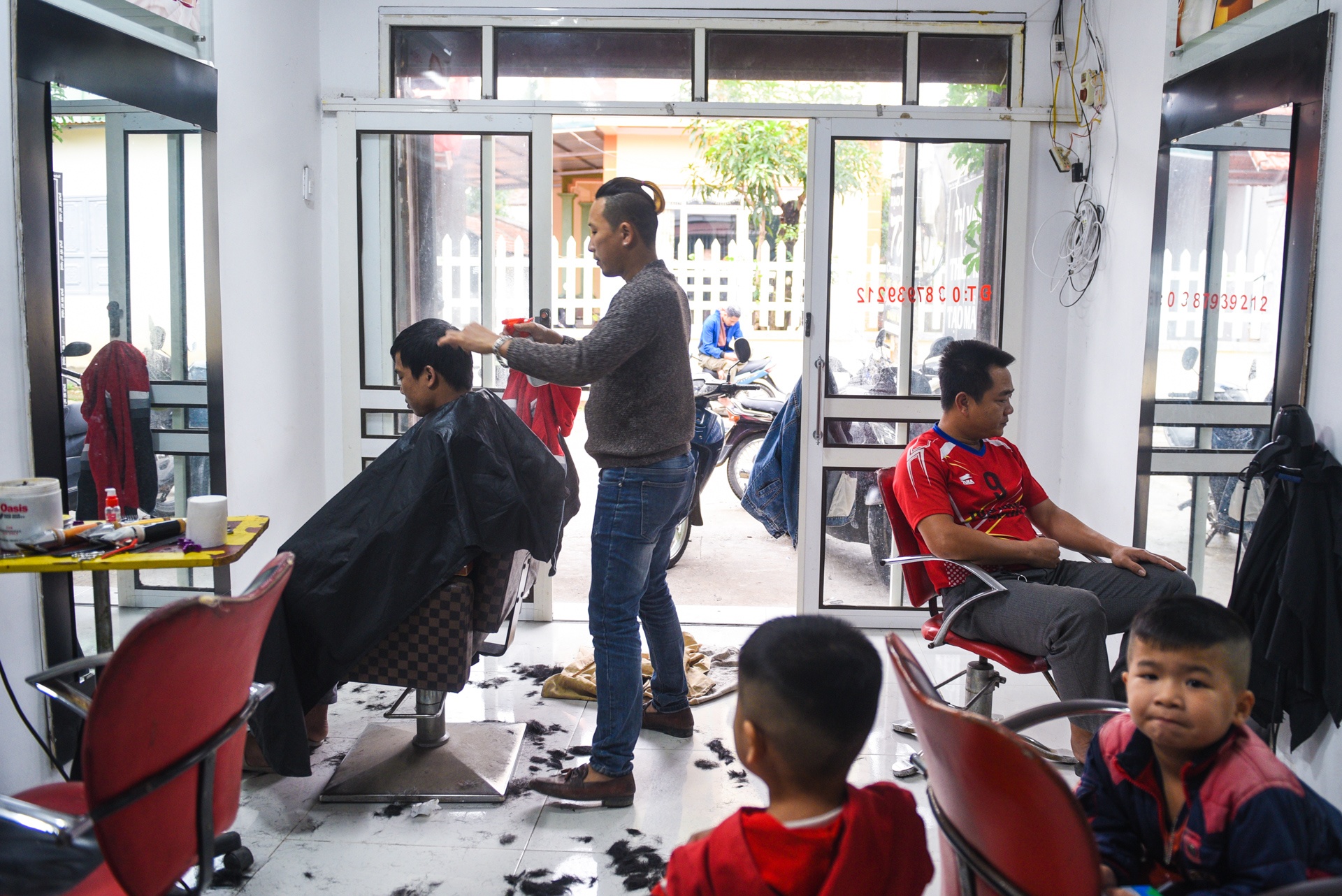 nguoi dan Son Loi vui mung sau ket thuc cach ly anh 4