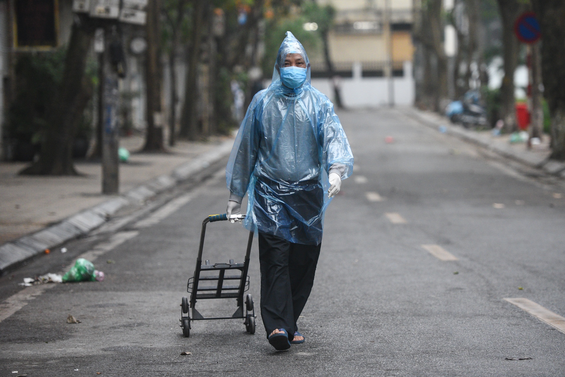 Truc Bach vang ve sau ca nhiem Covid-19 dau tien tai Ha Noi anh 6