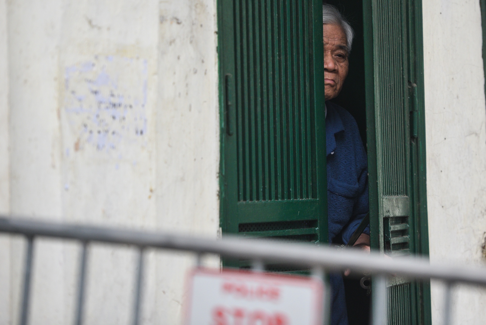 Nguoi dan pho Truc Bach trong buoi dau cach ly vi ca nhiem Covid-19 hinh anh