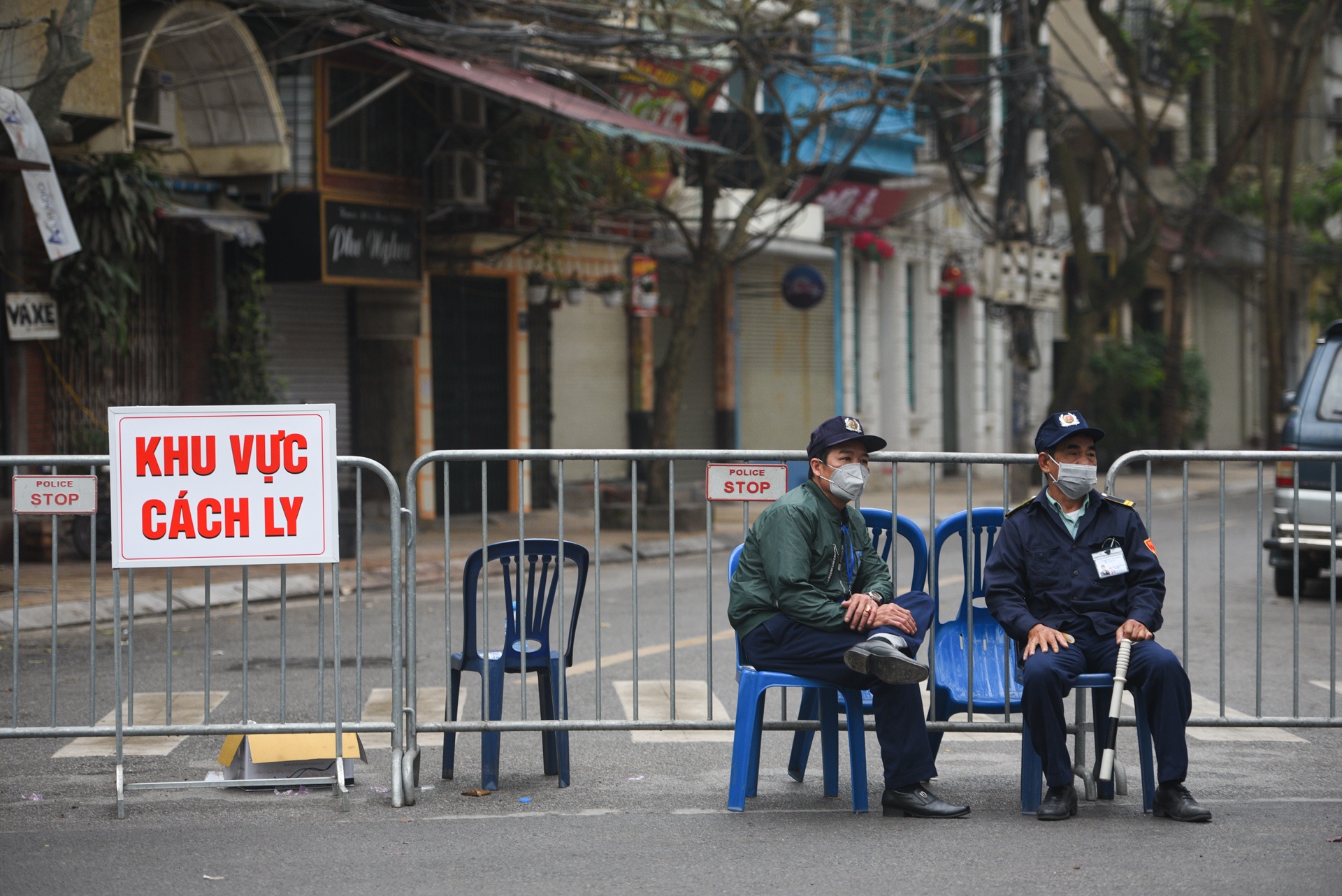 Truc Bach vang ve sau ca nhiem Covid-19 dau tien tai Ha Noi anh 9