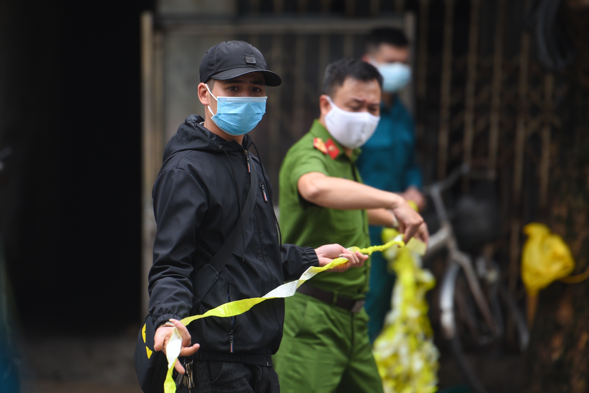 Dan quan van chuyen nhu yeu pham cho nguoi dan Truc Bach anh 1