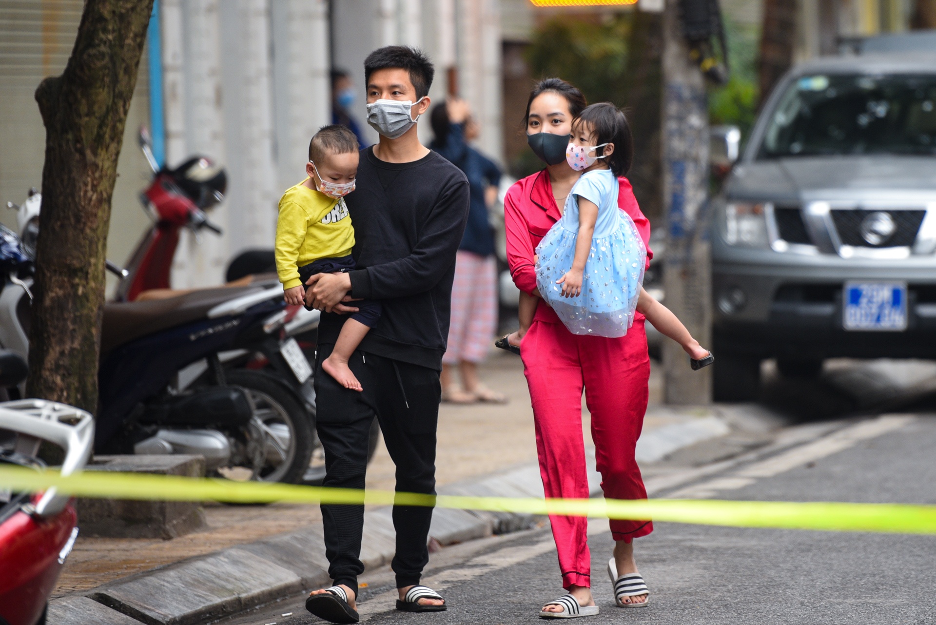 Dan quan van chuyen nhu yeu pham cho nguoi dan Truc Bach anh 3