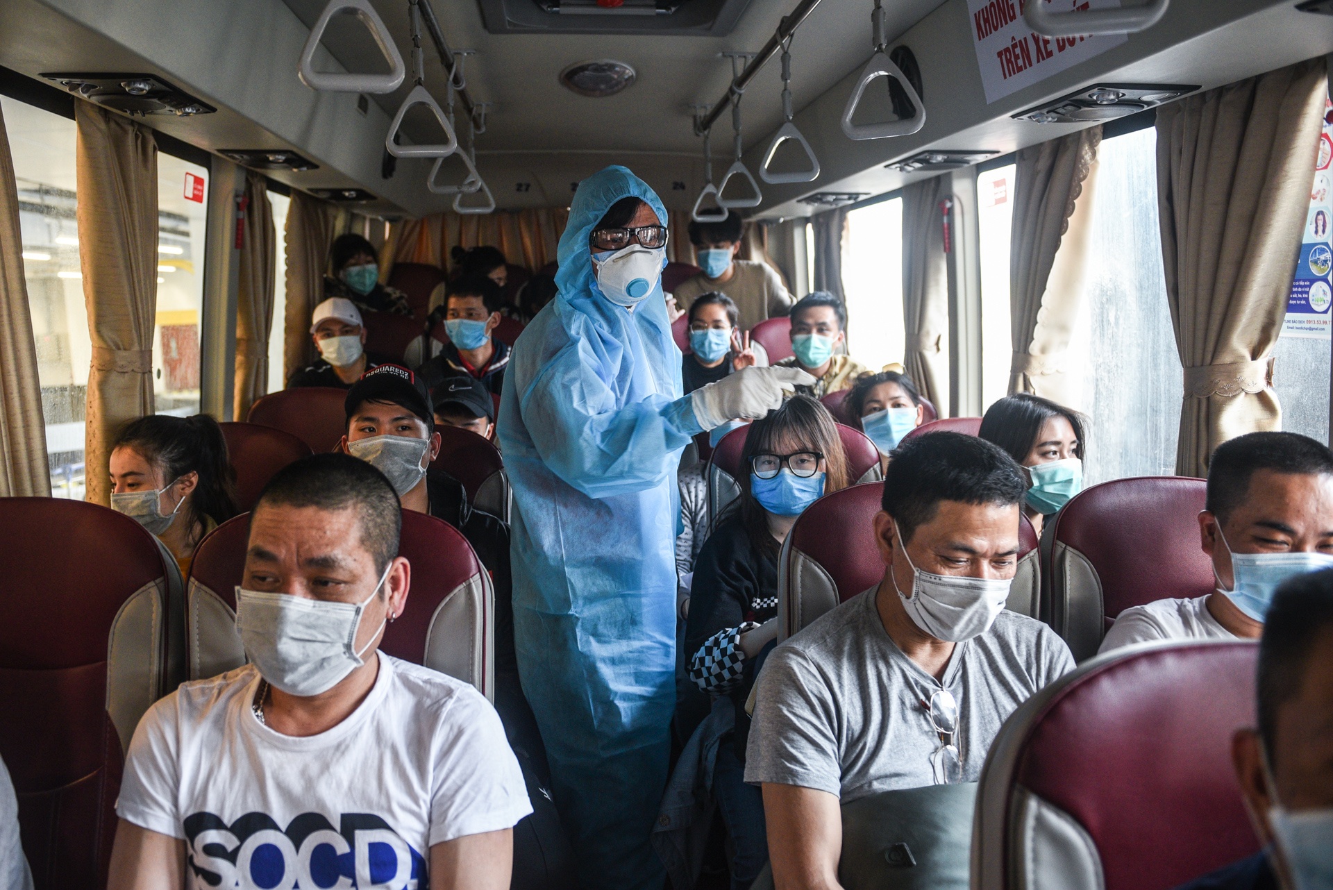 du hoc sinh tu vung dich tro ve anh 9