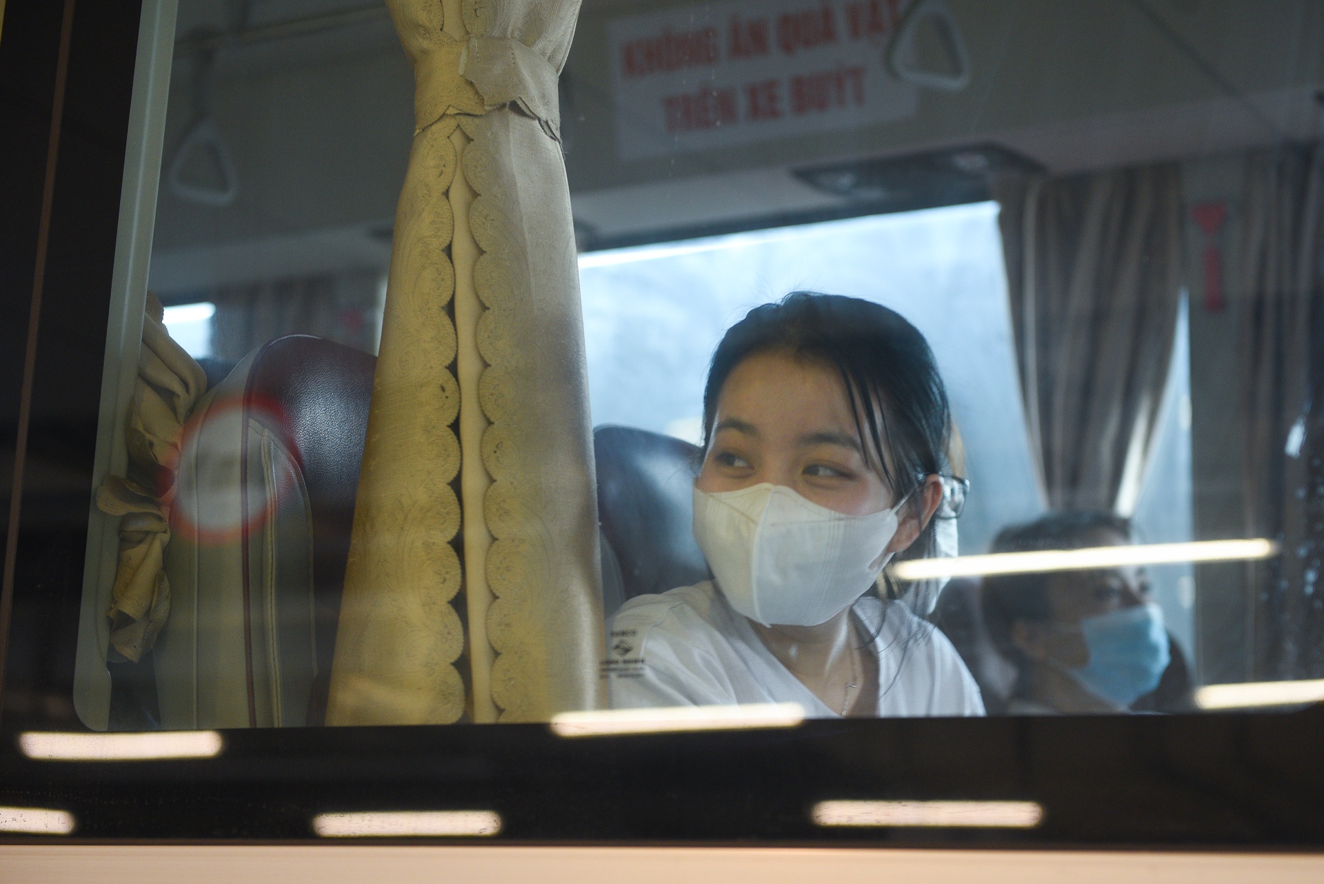 du hoc sinh tu vung dich tro ve anh 10