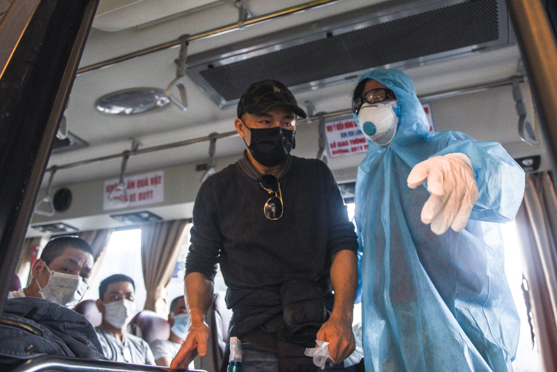 thu tuc nhap canh voi nguoi tu vung dich anh 7