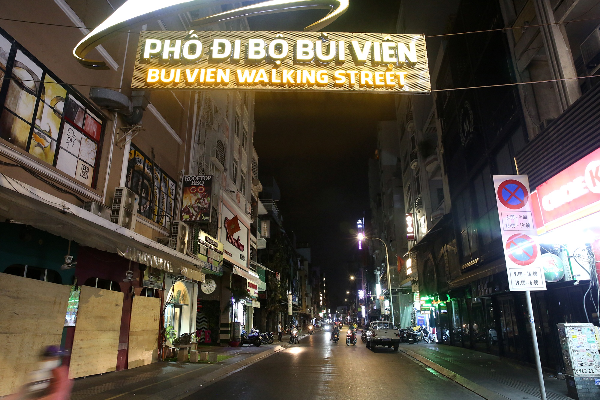 Pho phuong o TP.HCM va Ha Noi vang ve sau 19h hinh anh