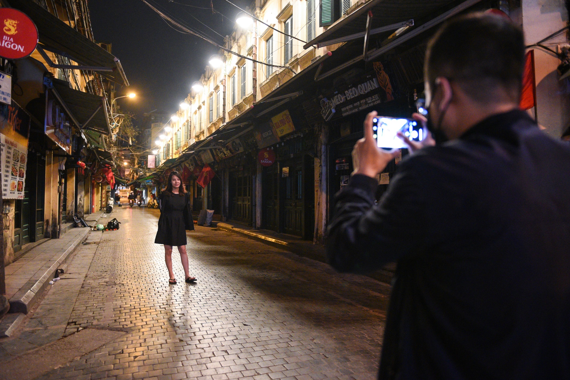 ha noi vang ve truoc ngay thuc hien bien phap phong dich anh 14