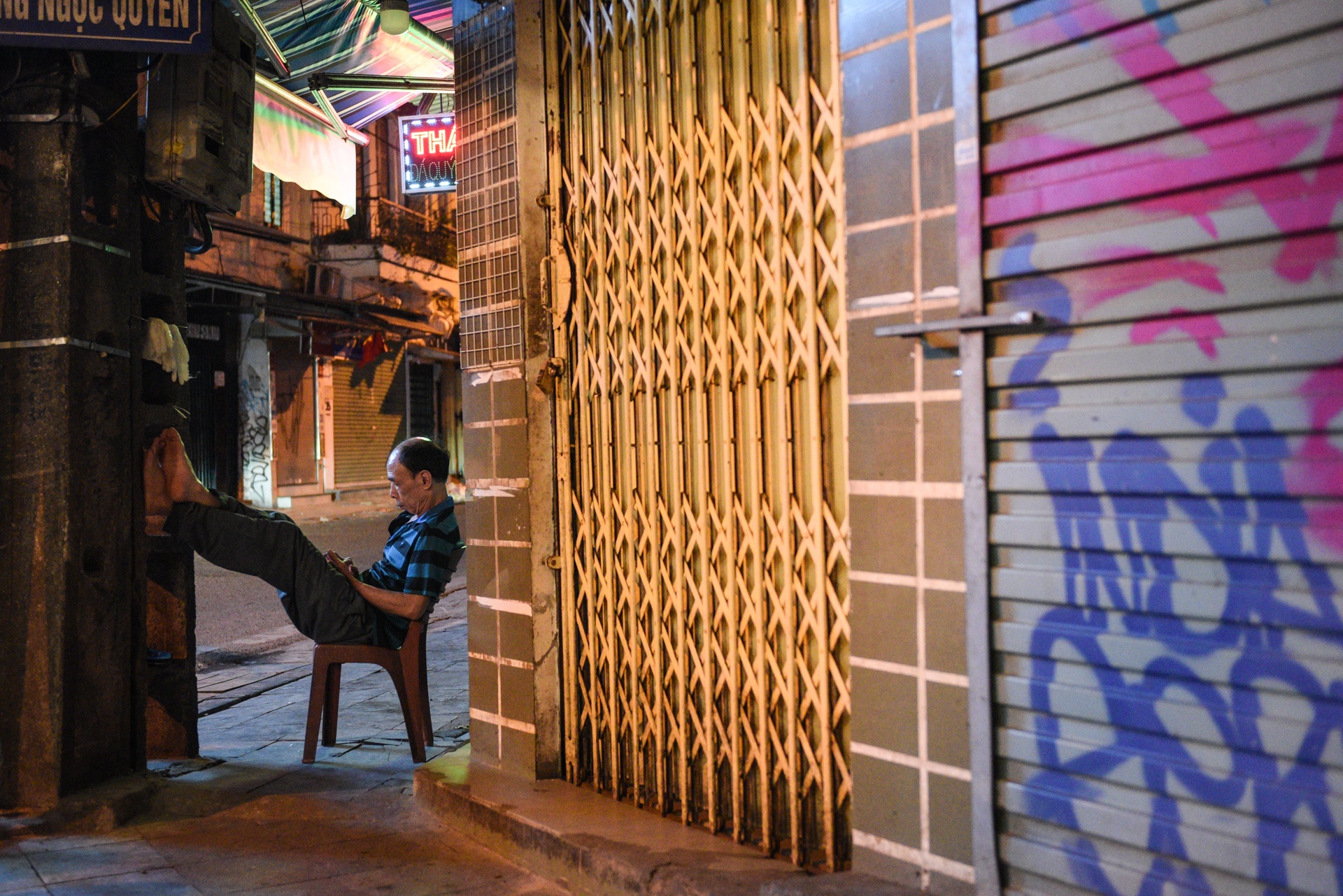 ha noi vang ve truoc ngay thuc hien bien phap phong dich anh 19