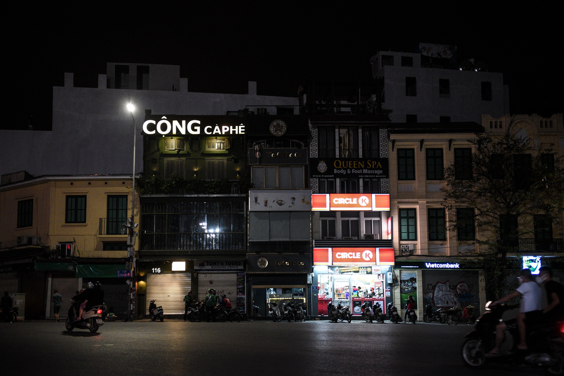 ha noi vang ve truoc ngay thuc hien bien phap phong dich anh 13