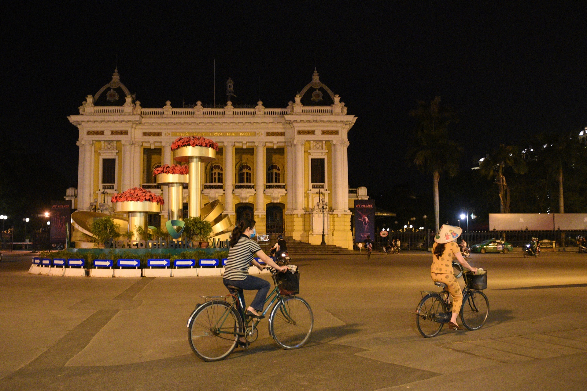 ha noi vang ve truoc ngay thuc hien bien phap phong dich anh 12