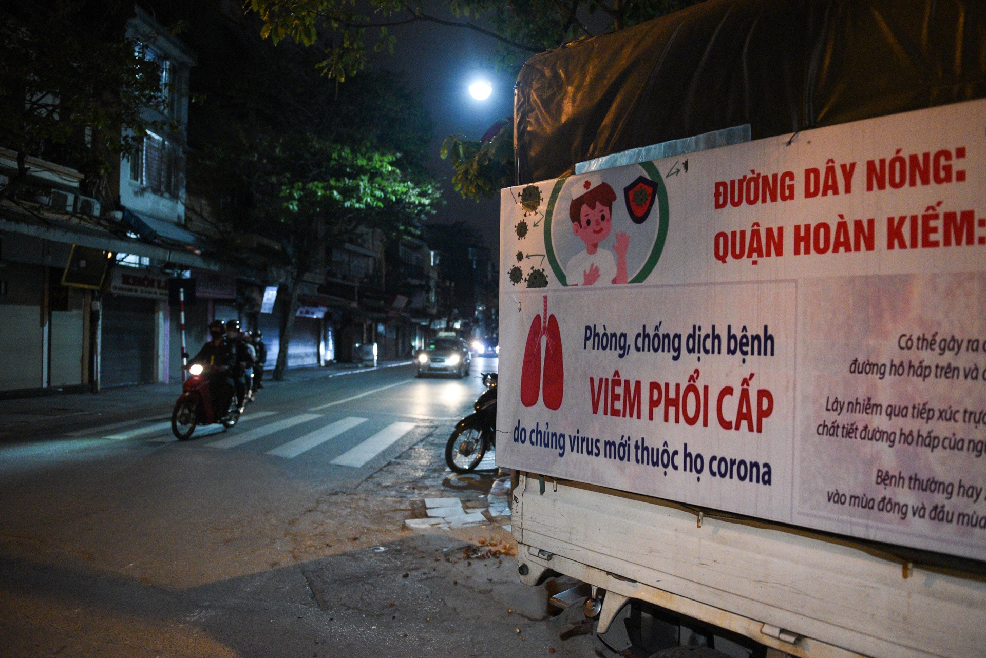 ha noi vang ve truoc ngay thuc hien bien phap phong dich anh 16